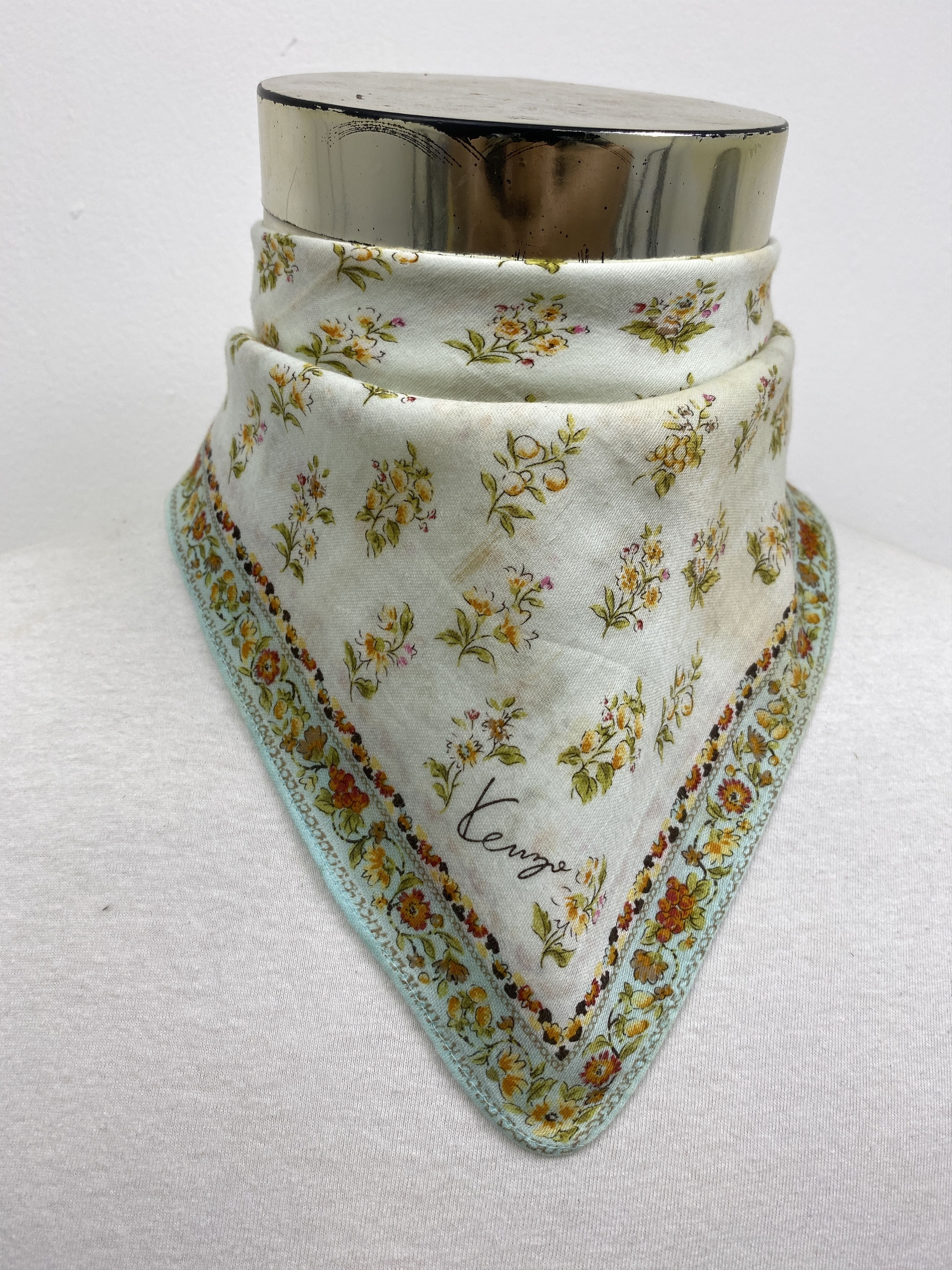 Kenzo Kenzo Handkerchief / Bandana / Neckerchief HKC0280 Size ONE SIZE - 1 Thumbnail