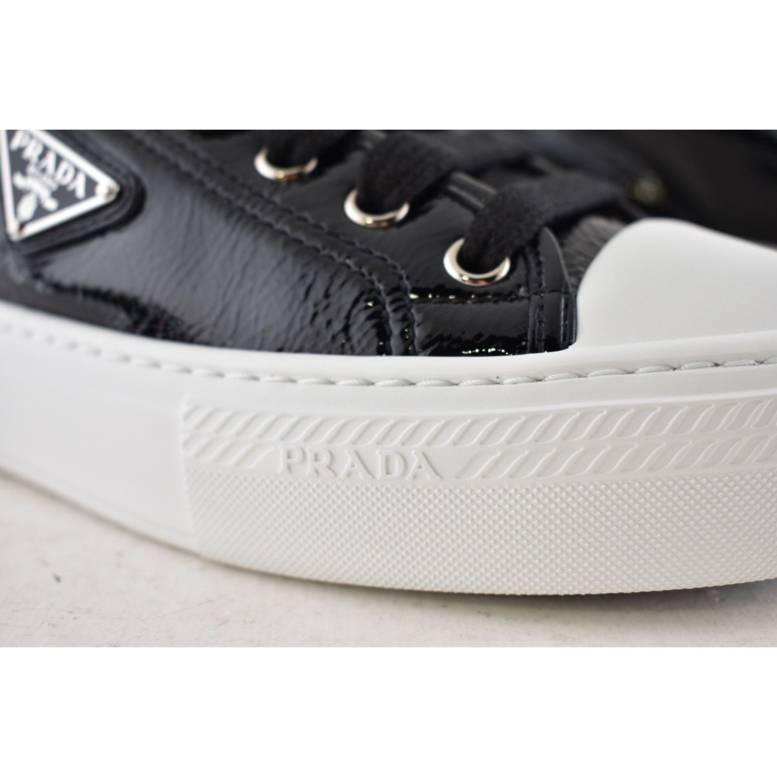 Prada Prada Smash Naplak Logo Flat Low Top Trainer Sneaker 39 Size US 9 / IT 39 - 7 Thumbnail