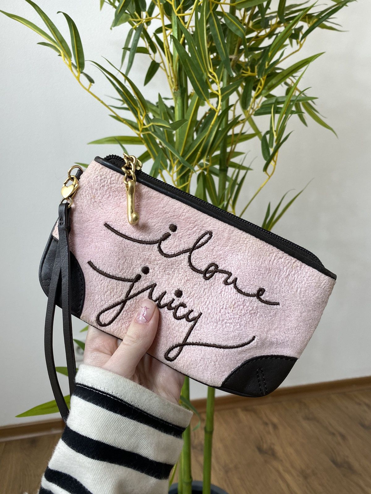 Juicy Couture VINTAGE JUICY COUTURE PLUSH COIN POUCH WALLET Size ONE SIZE - 1 Thumbnail