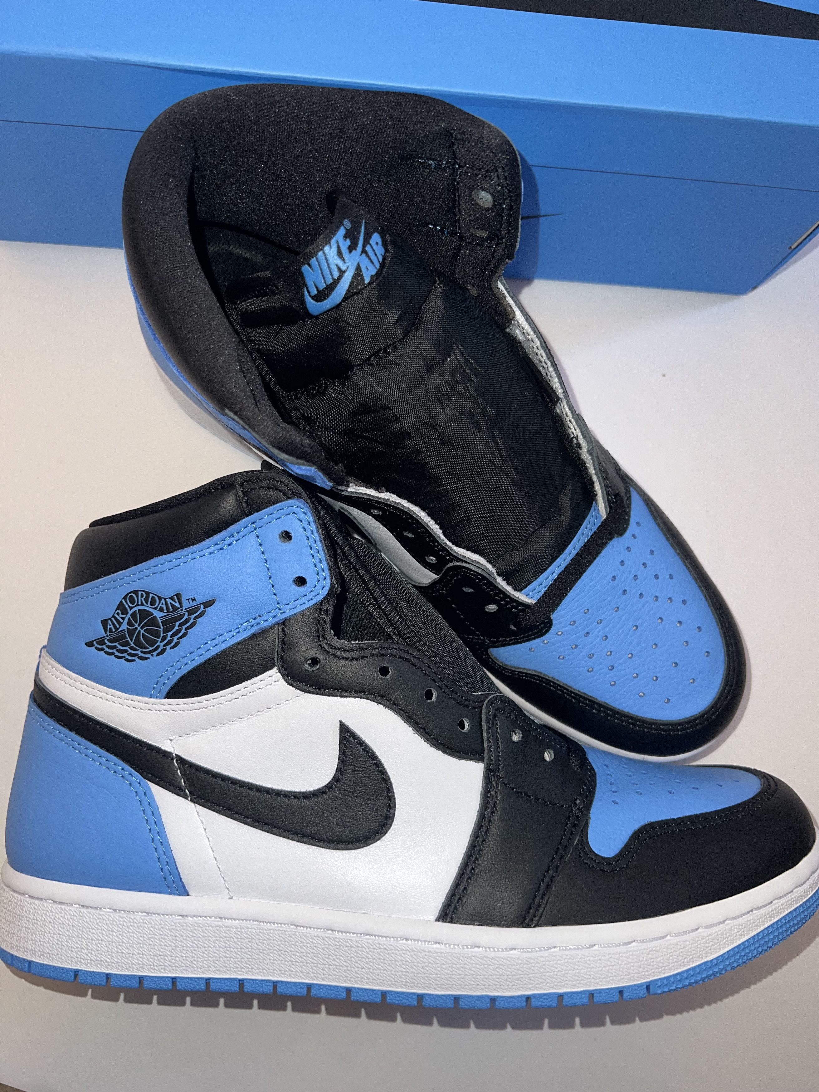 Jordan Brand × Nike Jordan 1 Retro OG High UNC Toe University Blue Size US 9.5 / EU 42-43 - 3 Thumbnail