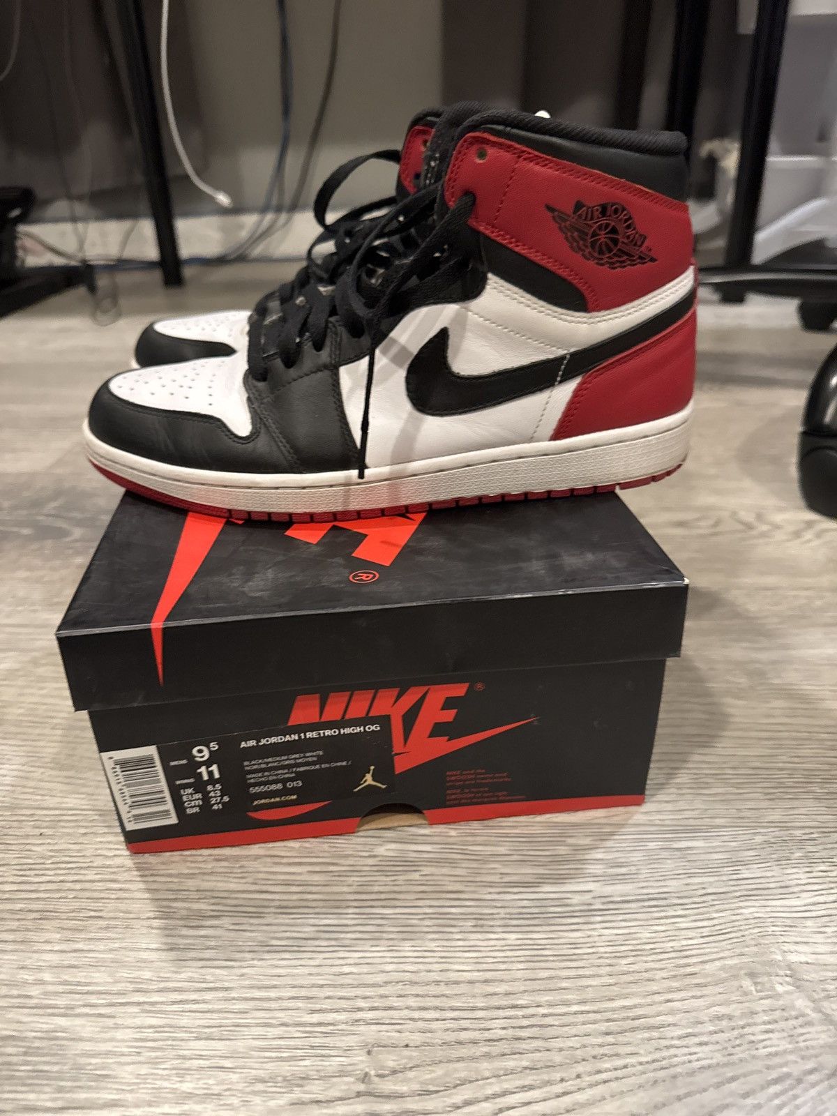 Jordan Brand 2013 Jordan 1 Black Toes Size US 9.5 / EU 42-43 - 2 Thumbnail