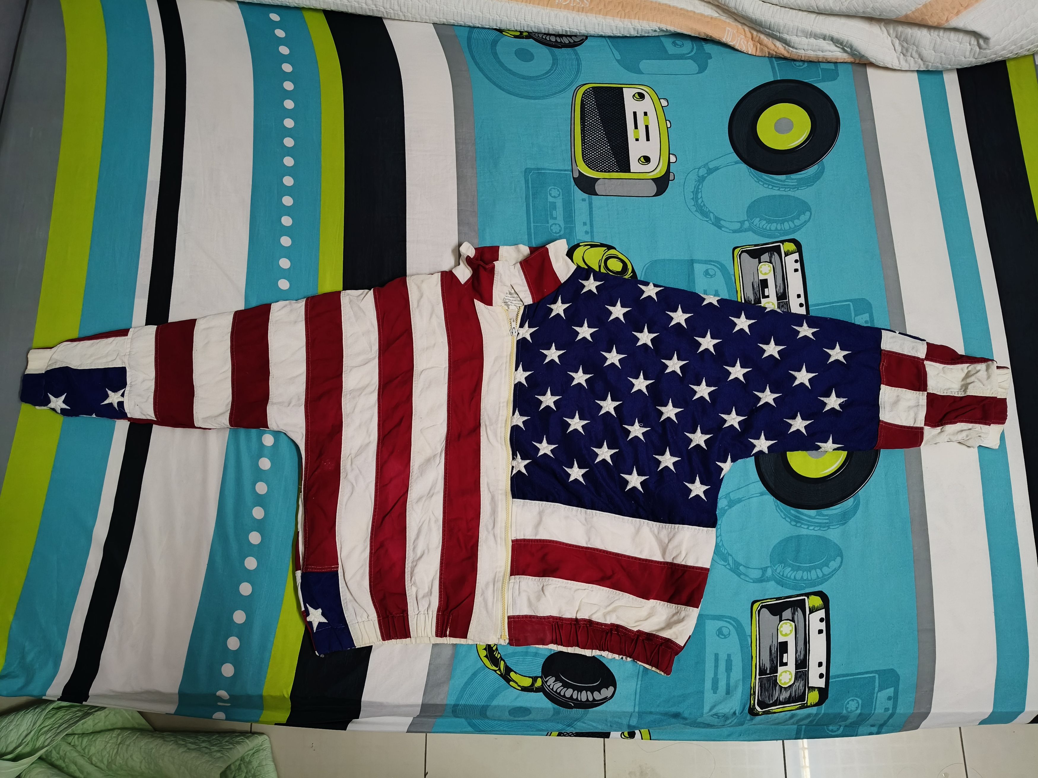 VINTAGE 1993 LIMITED EDITION LTD. AMERICAN FLAG BAGGY JACKET