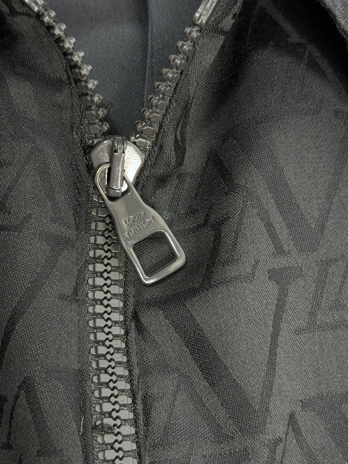 Louis Vuitton LOGO PRINT ZIP UP LIGHT JACKET Size US XL / EU 56 / 4 - 3 Thumbnail