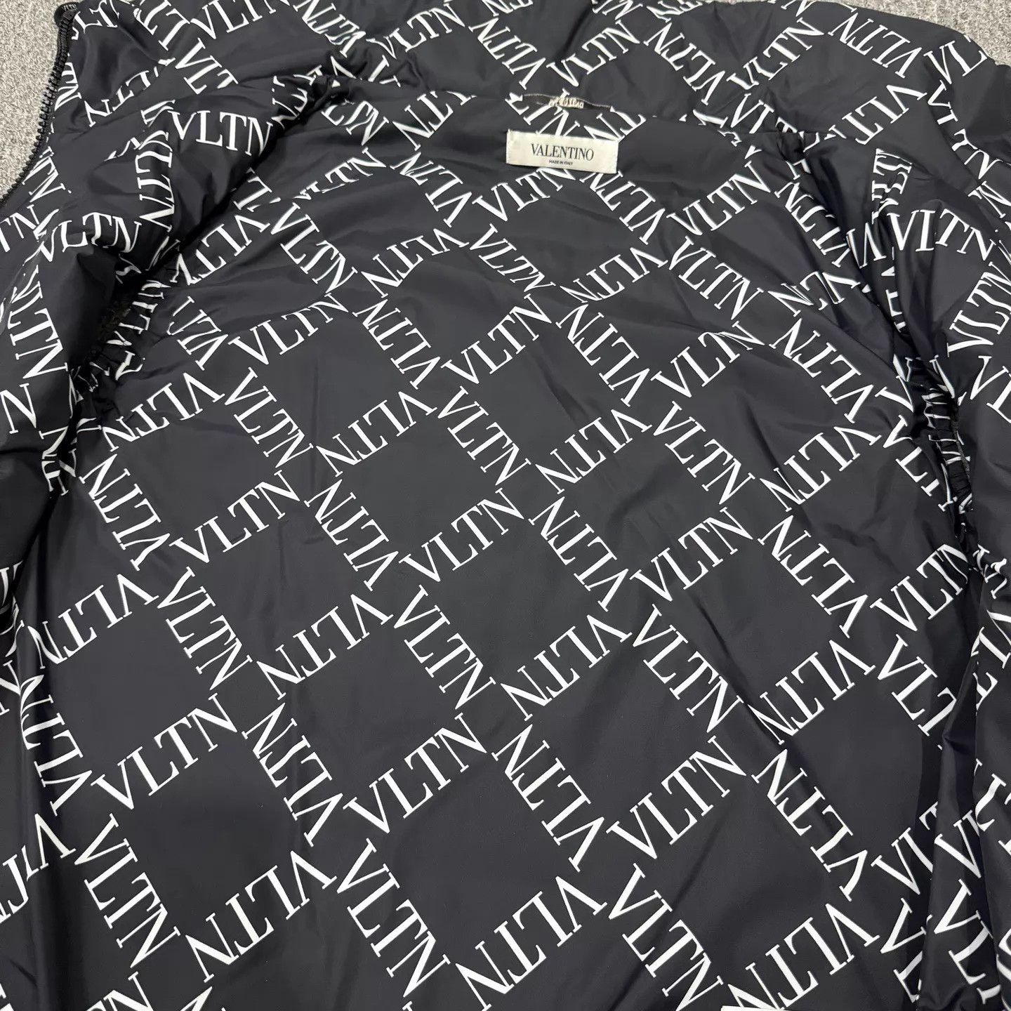 Valentino Valentino Black Down Vest L 99 New Size US L / EU 52-54 / 3 - 4 Thumbnail