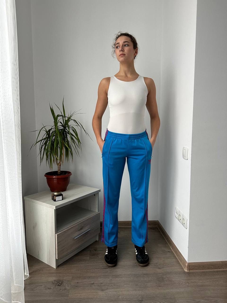 Adidas × Vintage Vintage Adidas Blue Wide Y2K Sweatpants Size 27" / US 4 / IT 40 - 1 Thumbnail