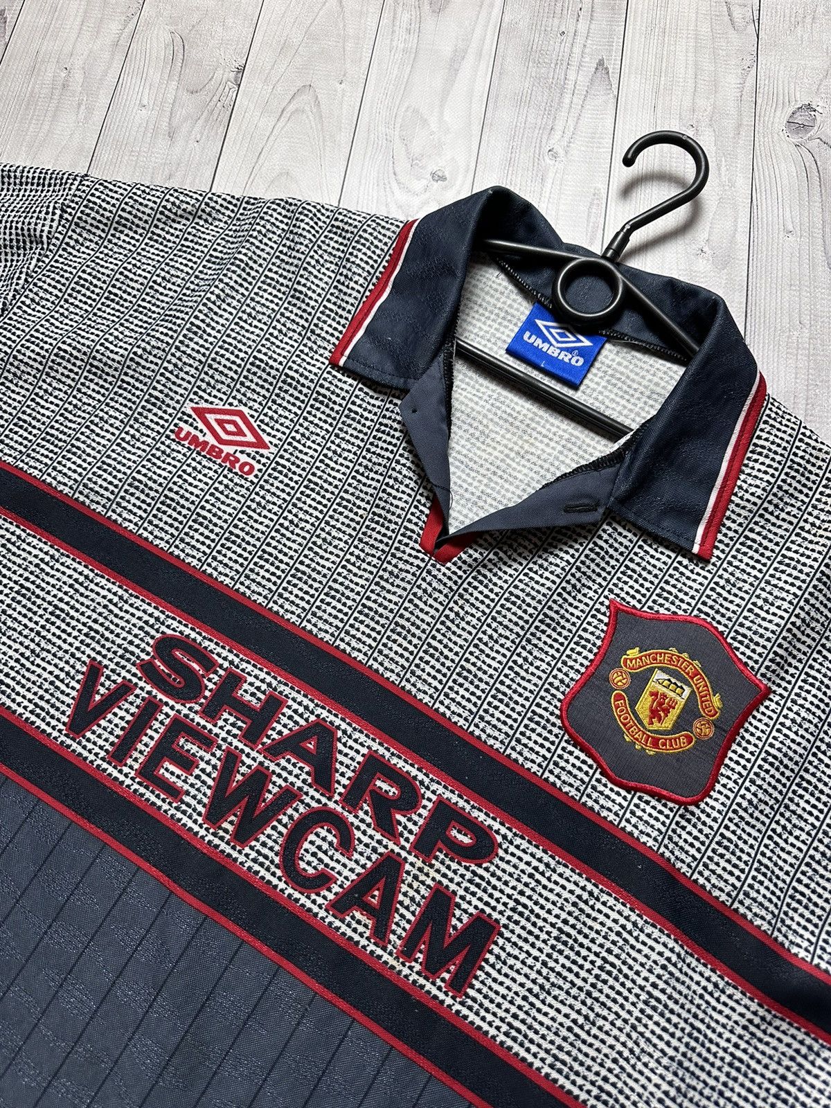 Umbro × Vintage Vintage Umbro Manchester United soccer jersey size L polo Size US L / EU 52-54 / 3 - 5 Thumbnail