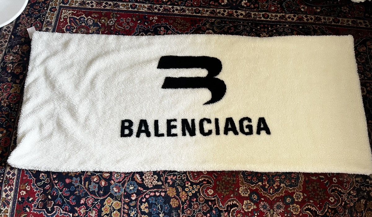 Balenciaga Balenciaga Sporty B Uzi Blanket Size ONE SIZE - 3 Thumbnail