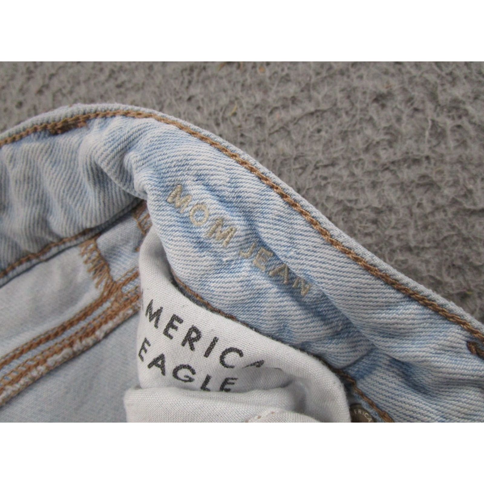 American Eagle Outfitters VINTAGE American Eagle Strigid Distressed Thrashed Denim Mom Jeans Women's Size 2 Size 26" / US 2 / IT 38 - 4 Thumbnail