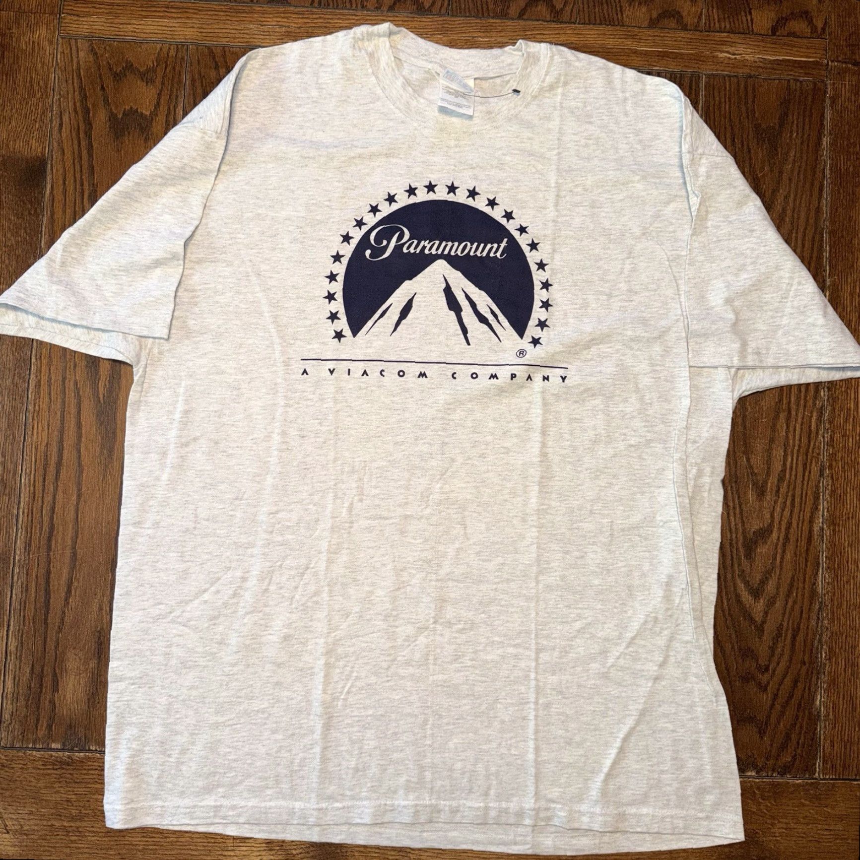 Vintage VINTAGE Paramount Pictures Viacom CBS Gray T Shirt Men’s XXL Logo Official New Mens T-Shirt Graphic Print 90s Movies Hollywood Logo Size US XXL / EU 58 / 5 - 2 Thumbnail