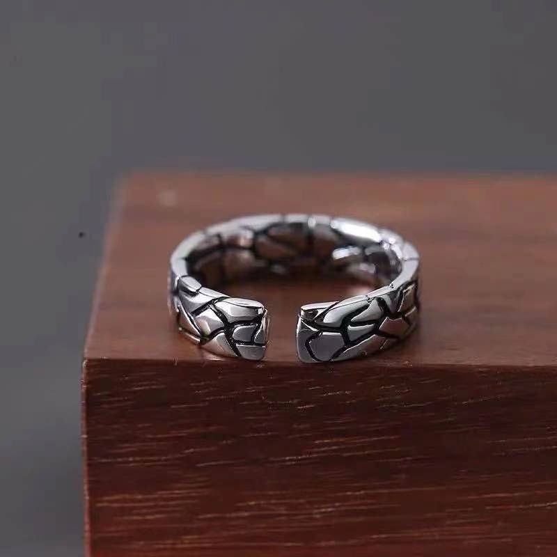 Jewelry Men's Retro Simple Textured Cracked Ring Size ONE SIZE - 1 Thumbnail