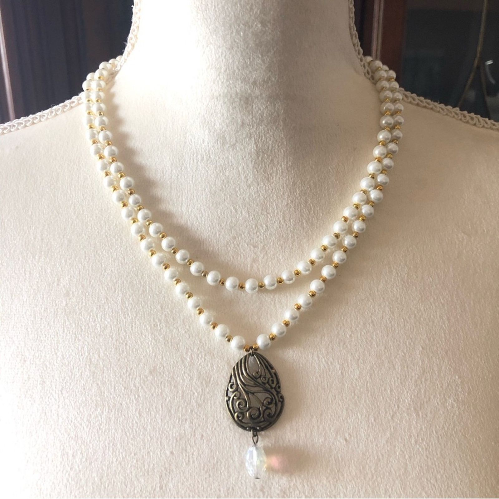 Handmade Handcrafted white Pearl genuine almandine garnet necklace Size ONE SIZE - 2 Thumbnail