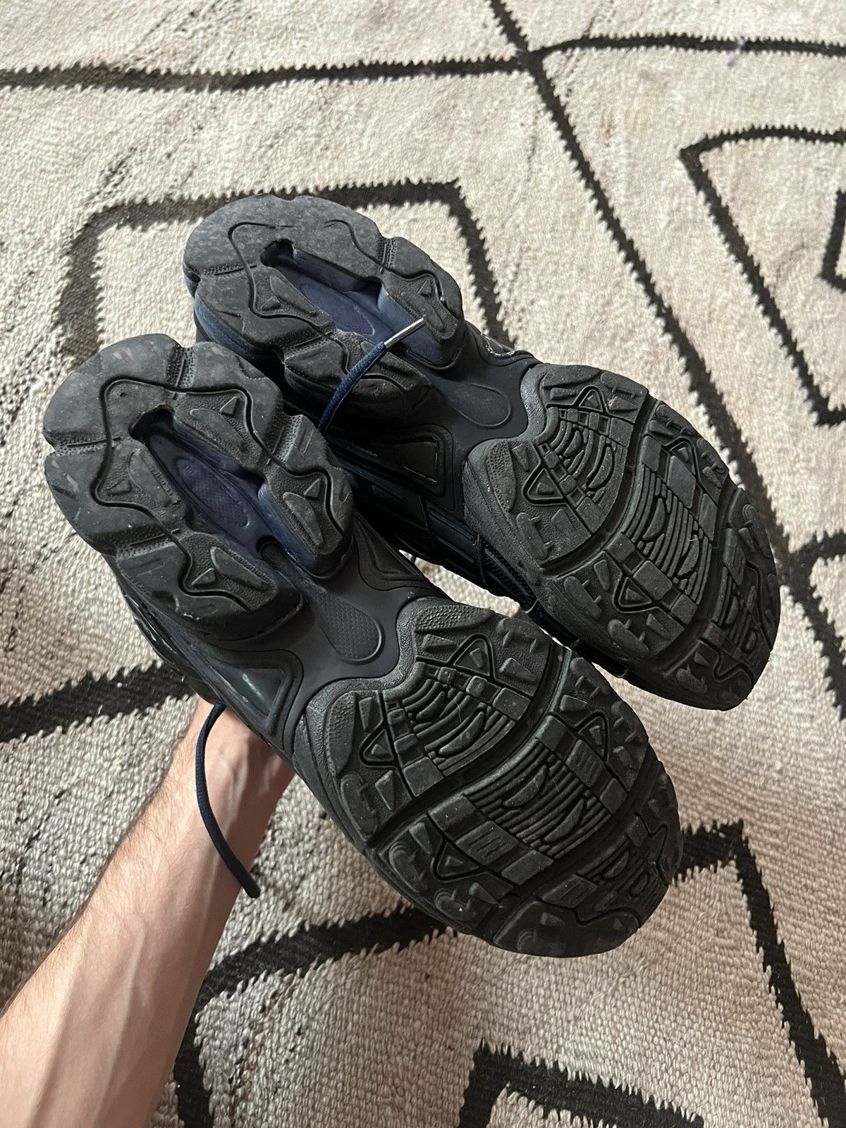 Raf Simons Raf Simons ASICS 2012 high top running sneaker Size US 11 / EU 44 - 6 Thumbnail