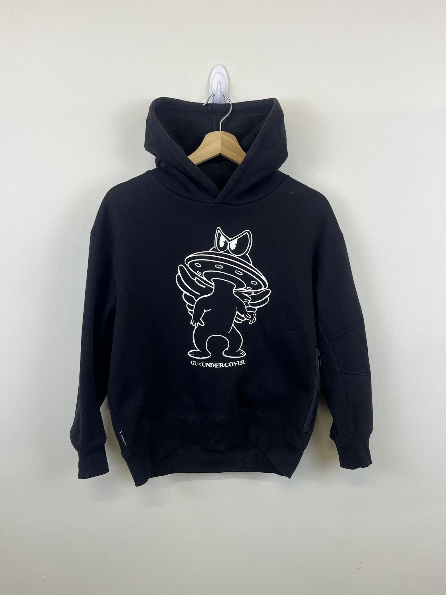 image of Gu Alien Logo W Zip Pocket Hoodie in Black, Men's (Size 2XS)