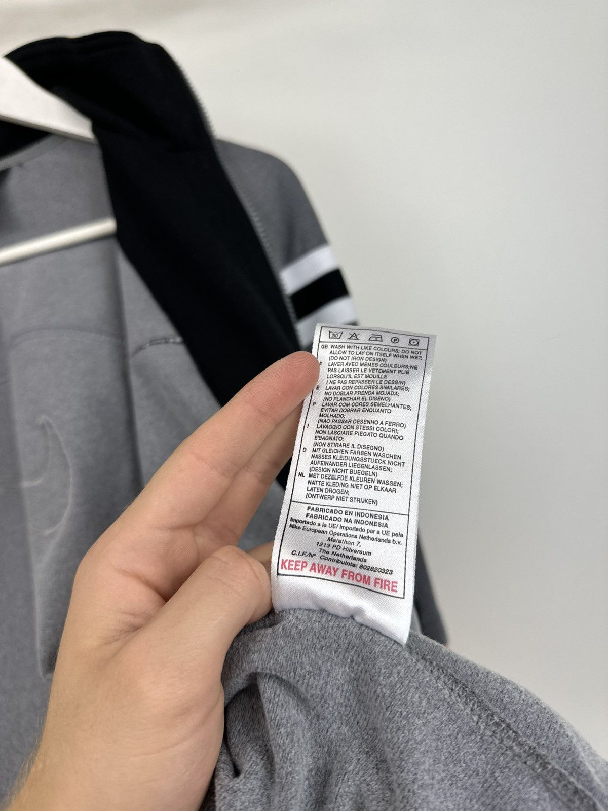 Nike Vintage 90s Nike Big Logo Embroidered Retro Track Jacket Size US S / EU 44-46 / 1 - 17 Thumbnail