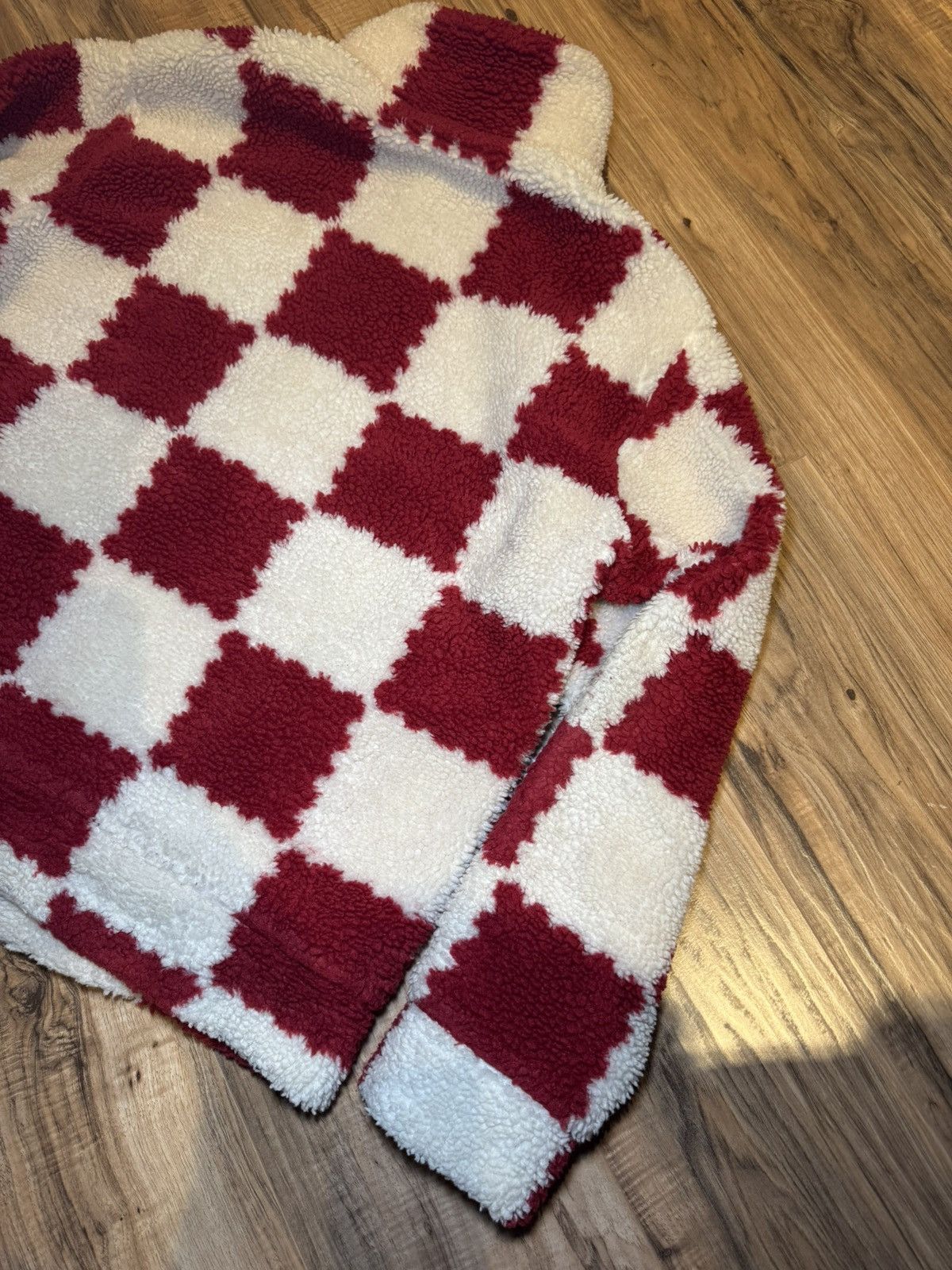 Louis Vuitton Louis Vuitton Red Checkered Fleece Size US L / EU 52-54 / 3 - 9 Thumbnail