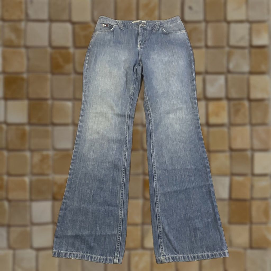 Tommy Hilfiger Tommy Hilfiger Jeans Womens 8 Blue Flared Medium Wash Stretch Denim Size 30" / US 8 / IT 44 - 1 Thumbnail