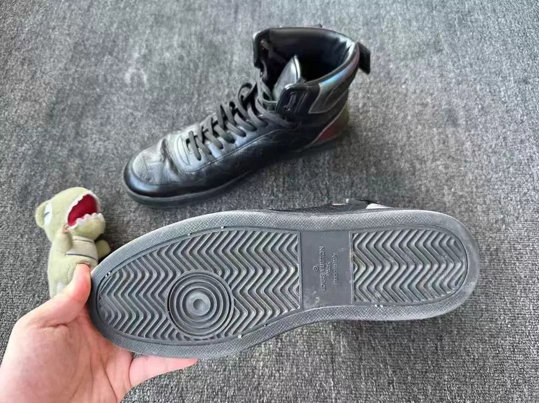 Louis Vuitton LV colorful monogram high-top sneaker 43 like new Size US 10 / EU 43 - 3 Thumbnail