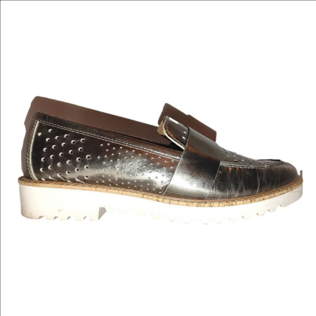 The Unbranded Brand Halogen Emily Metallic Silver Slip On Size 8.5 Size US 8.5 / IT 38.5 - 1 Thumbnail
