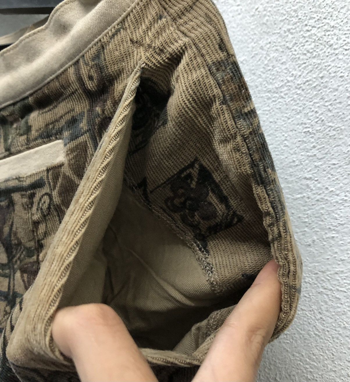 Japanese Brand Vintage Beige Graphic Print Cropped Pants Size 30" / US 8 / IT 44 - 6 Thumbnail