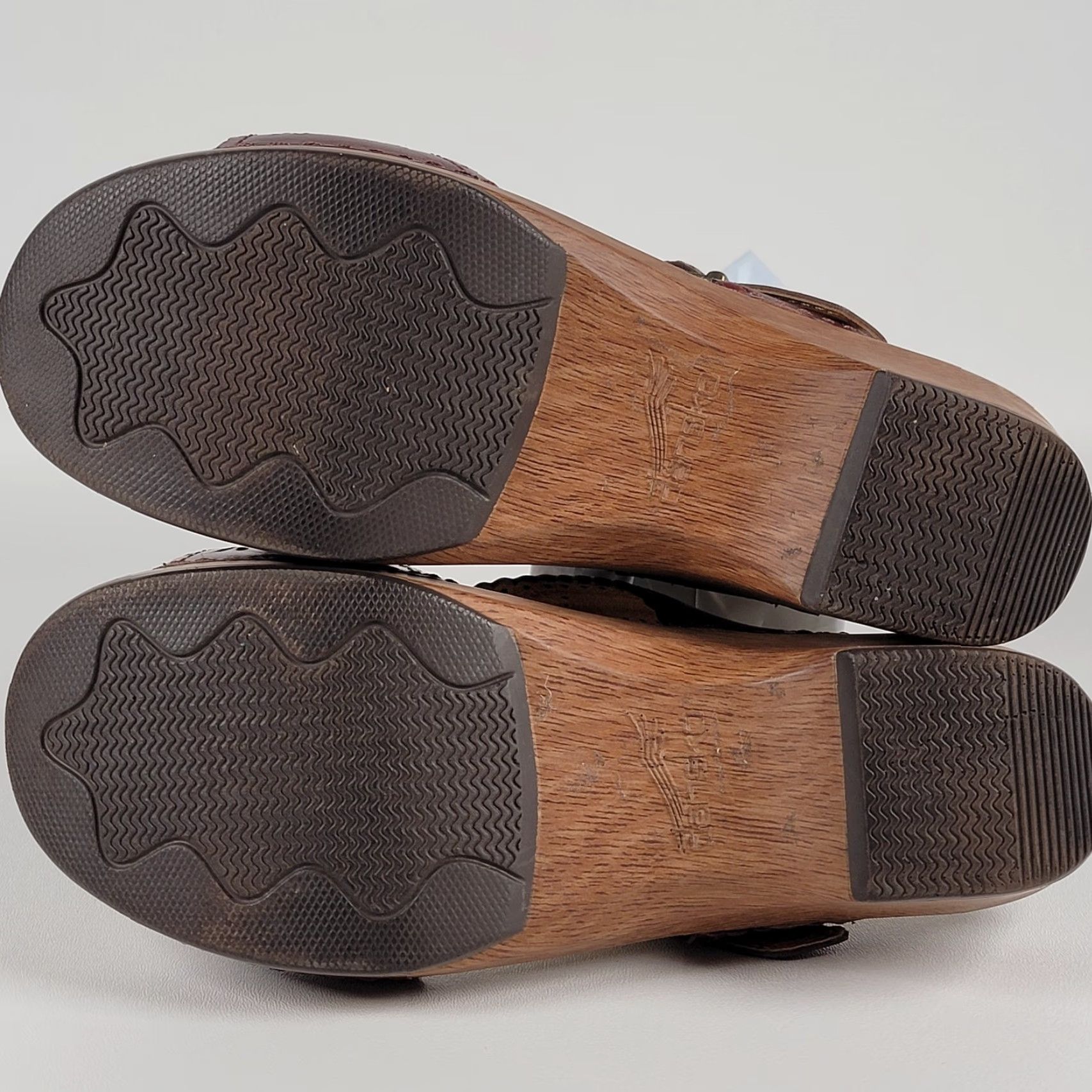 Dansko **Dansko Women's Brown Leather Slip-On Sandal Clog Size 9.5-10** User: **Brown Leather Dansko Women's Slip-On Sandal Clog Size 9.5-10** Size US 9.5 / IT 39.5 - 7 Thumbnail