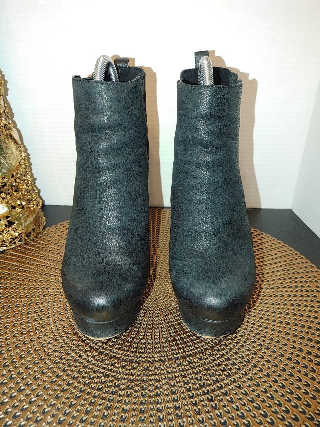 Vince Camuto Vince Camuto Baileys Chelsea Booties Size 9M Size US 9 / IT 39 - 1 Thumbnail