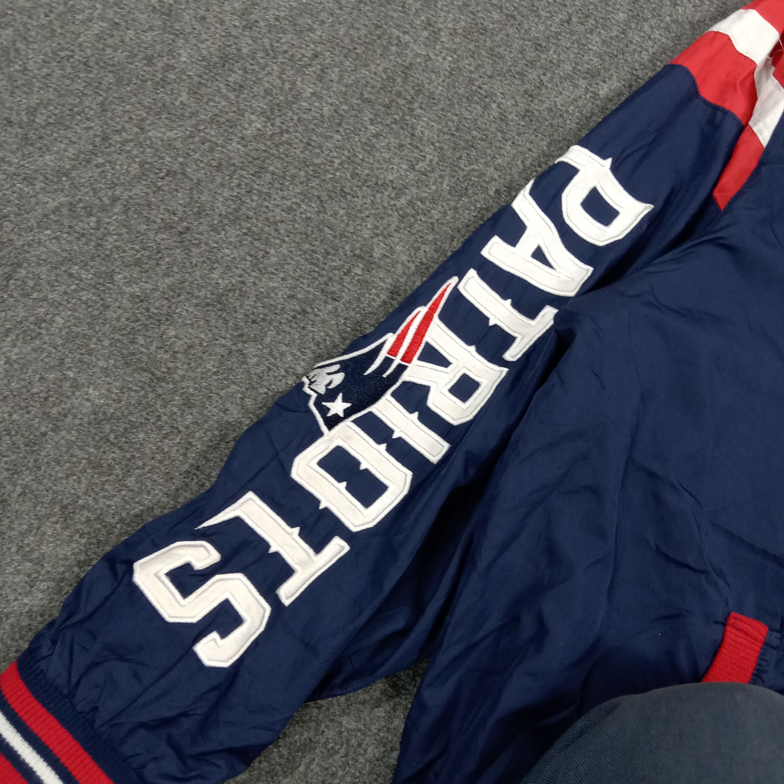 NFL New England Patriots Football Reversible Jacket C288N2 Size US XL / EU 56 / 4 - 9 Thumbnail
