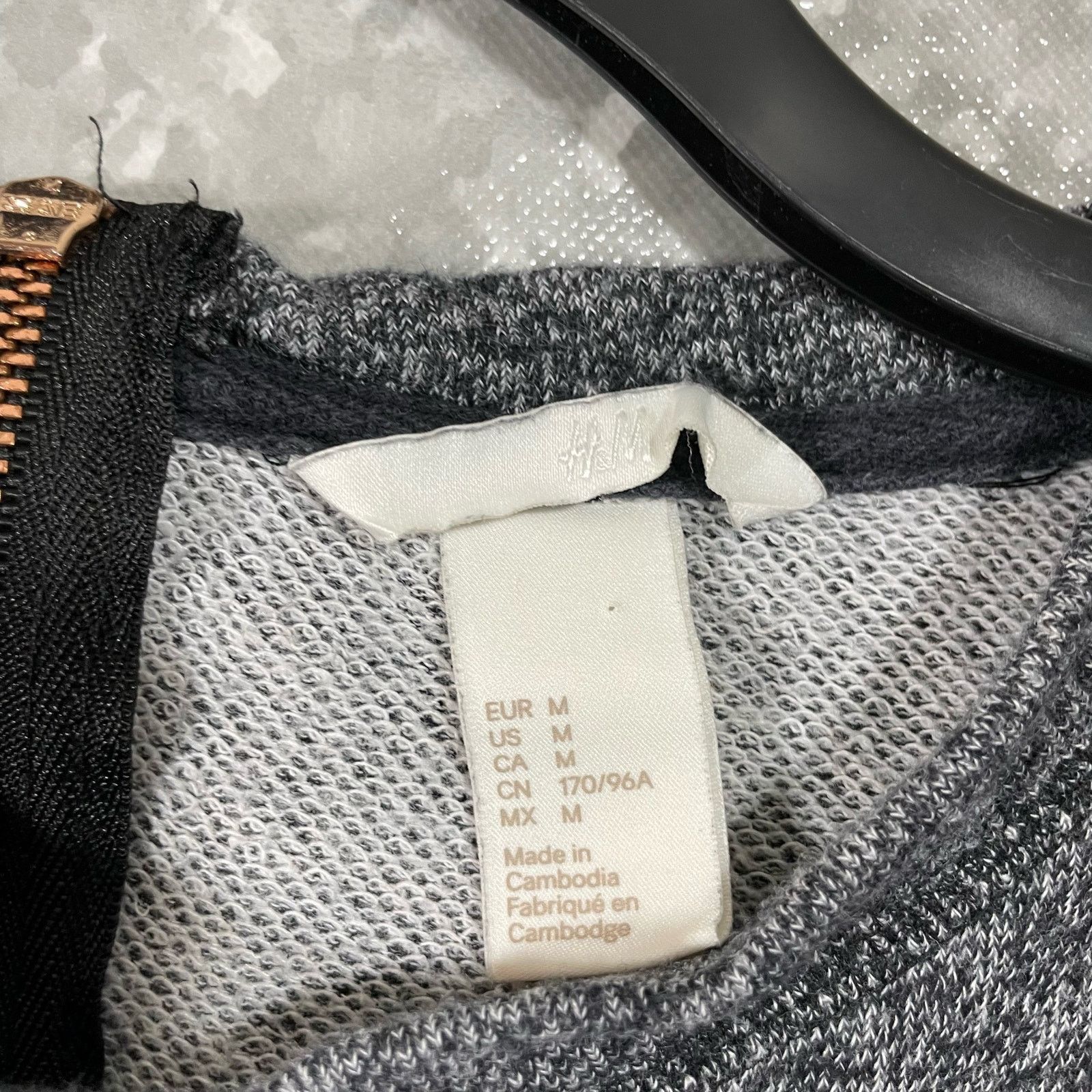 H&M H&M Gray Marled Back Zipper Cropped Sweatshirt - Size Medium Size M / US 6-8 / IT 42-44 - 4 Thumbnail