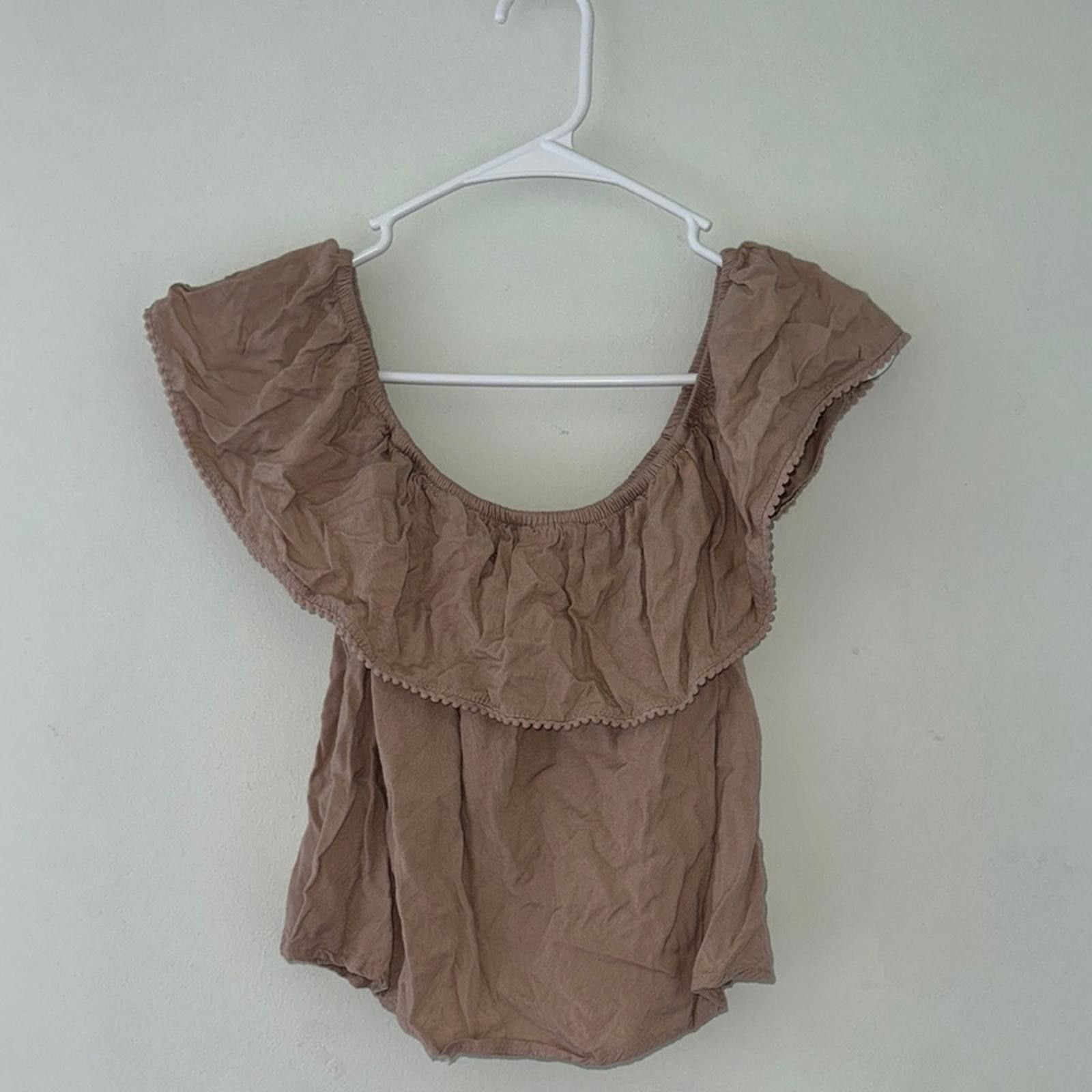 Designer Ruffled Tan Blouse with Short Sleeves Size S / US 4 / IT 40 - 1 Thumbnail