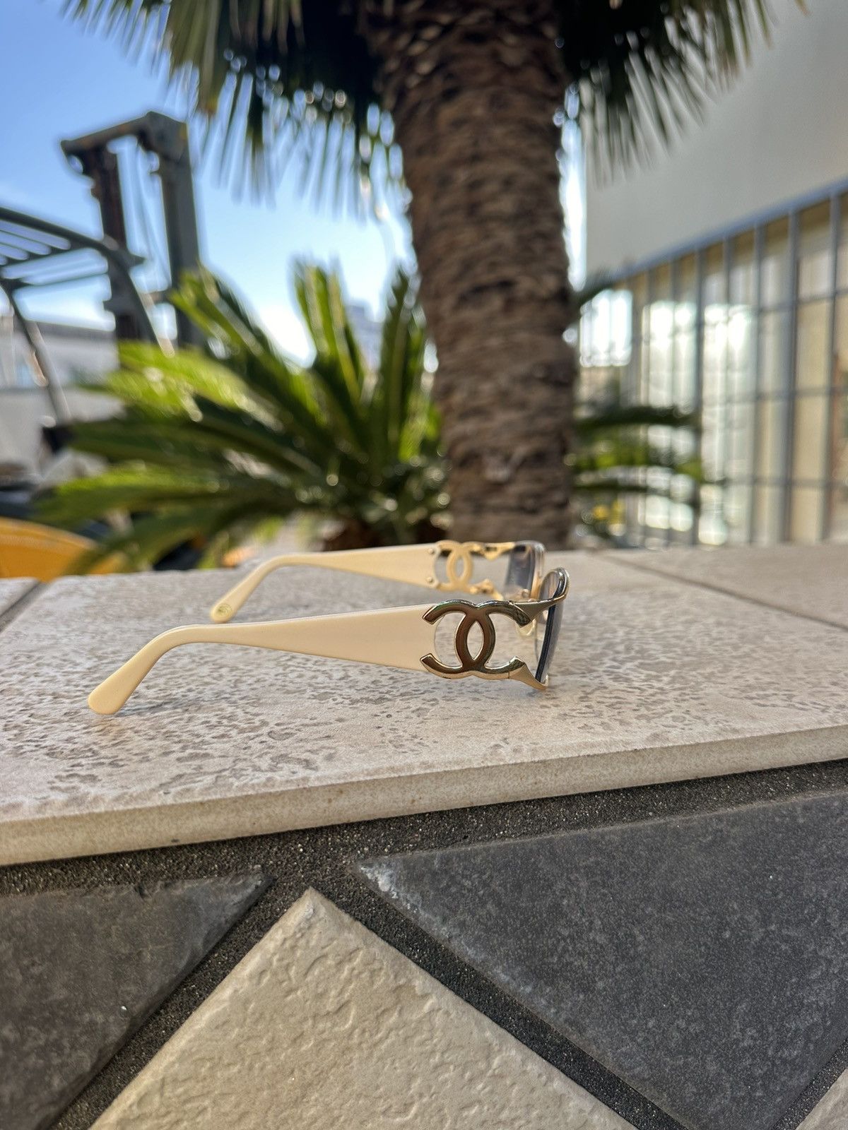 Chanel Chanel Sunglasses Vintage Rare 4024 L3028621 Size ONE SIZE - 2 Thumbnail