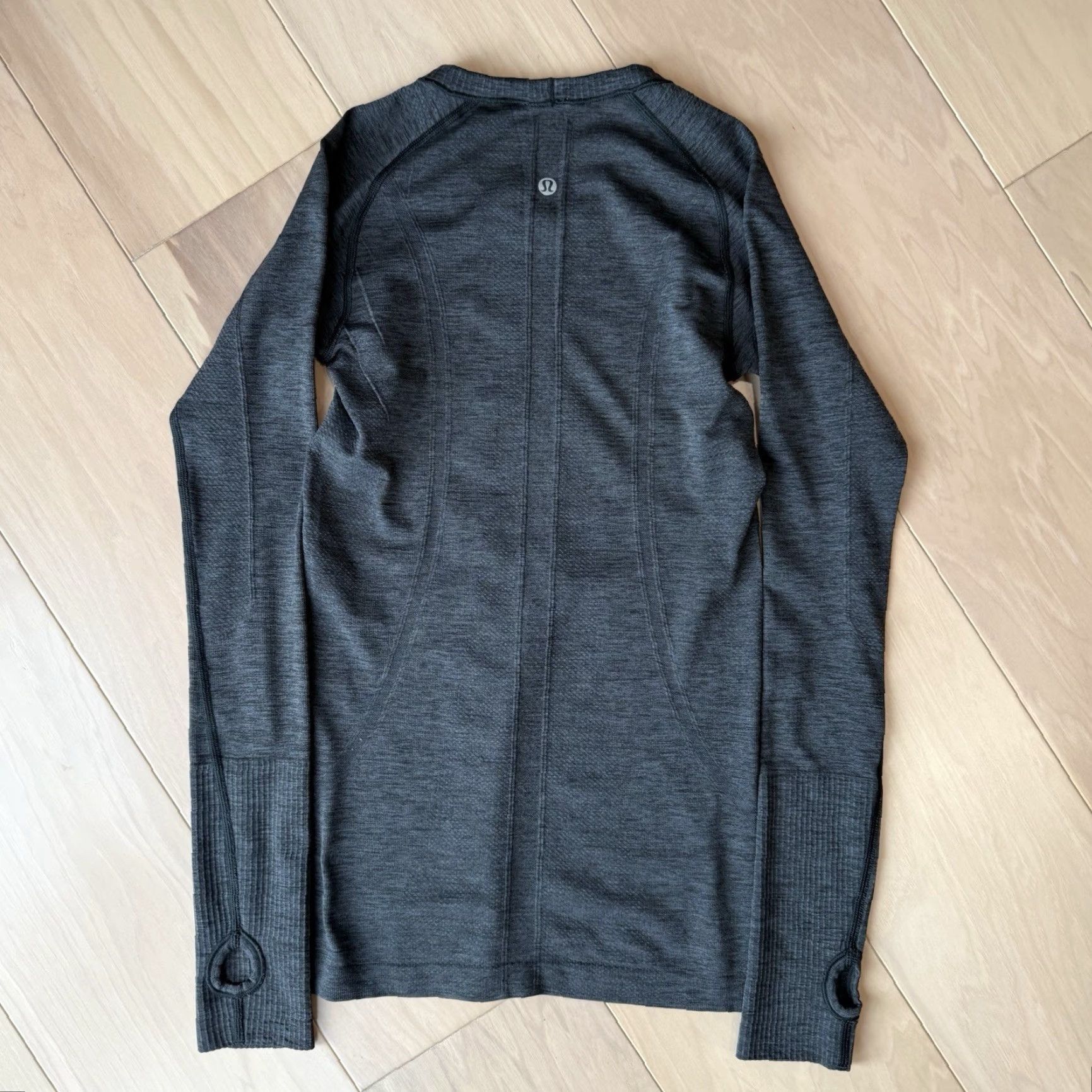 Lululemon Lululemon Metal Vent Shirt 4 Gray Yoga Long Sleeve Athleisure Summer Shirt Womens Size S / US 4 / IT 40 - 7 Thumbnail