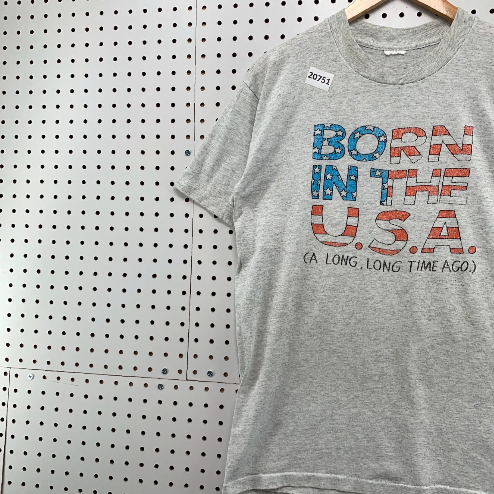 Fruit Of The Loom VINTAGE Born In The USA Shirt Mens XL Gray USA Flag Funny Single Stitch Size US XL / EU 56 / 4 - 3 Thumbnail