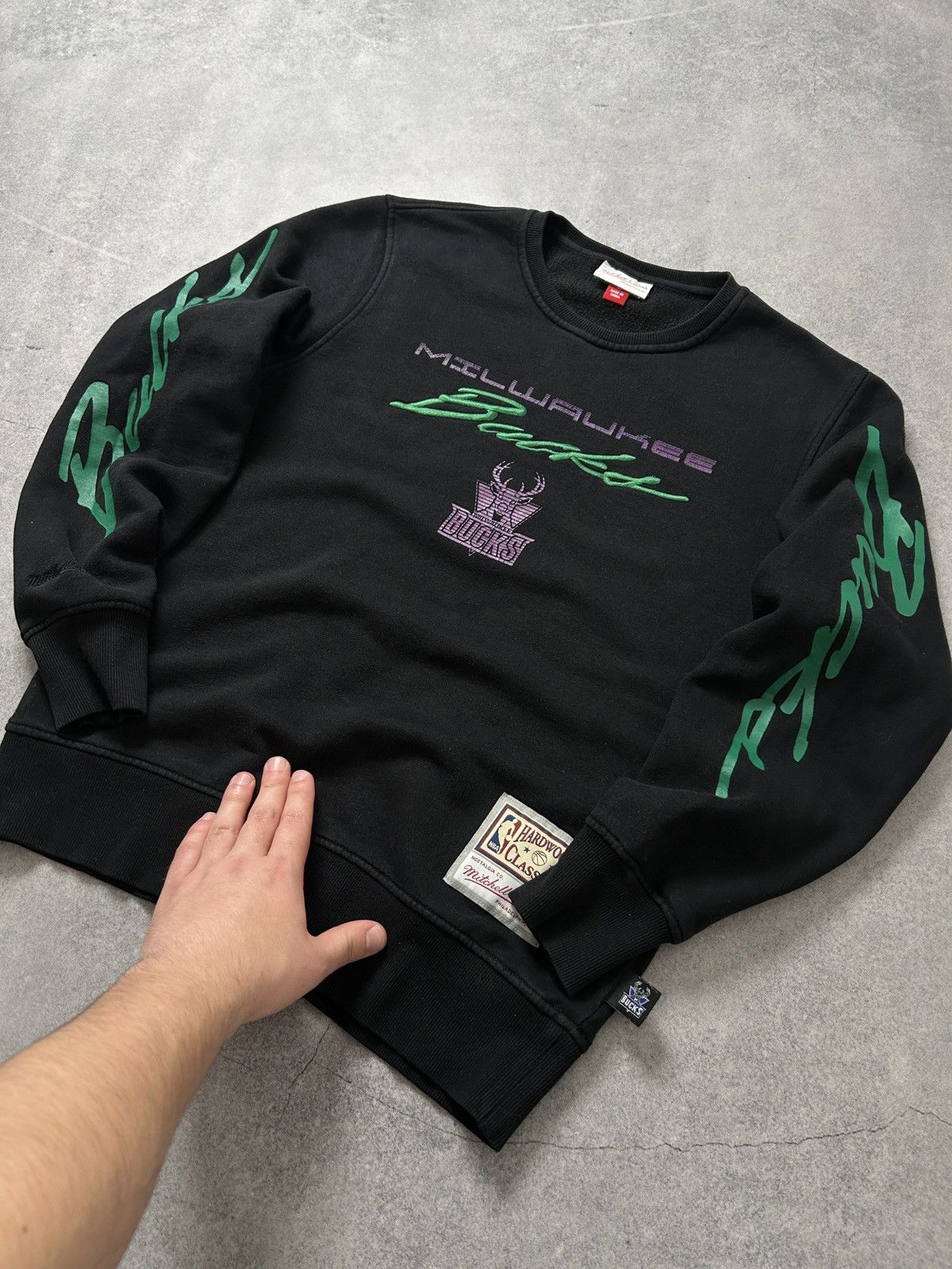 Mitchell & Ness Mitchell & Ness x Milwaukee Bucks big logo sweatshirt Size US S / EU 44-46 / 1 - 2 Thumbnail