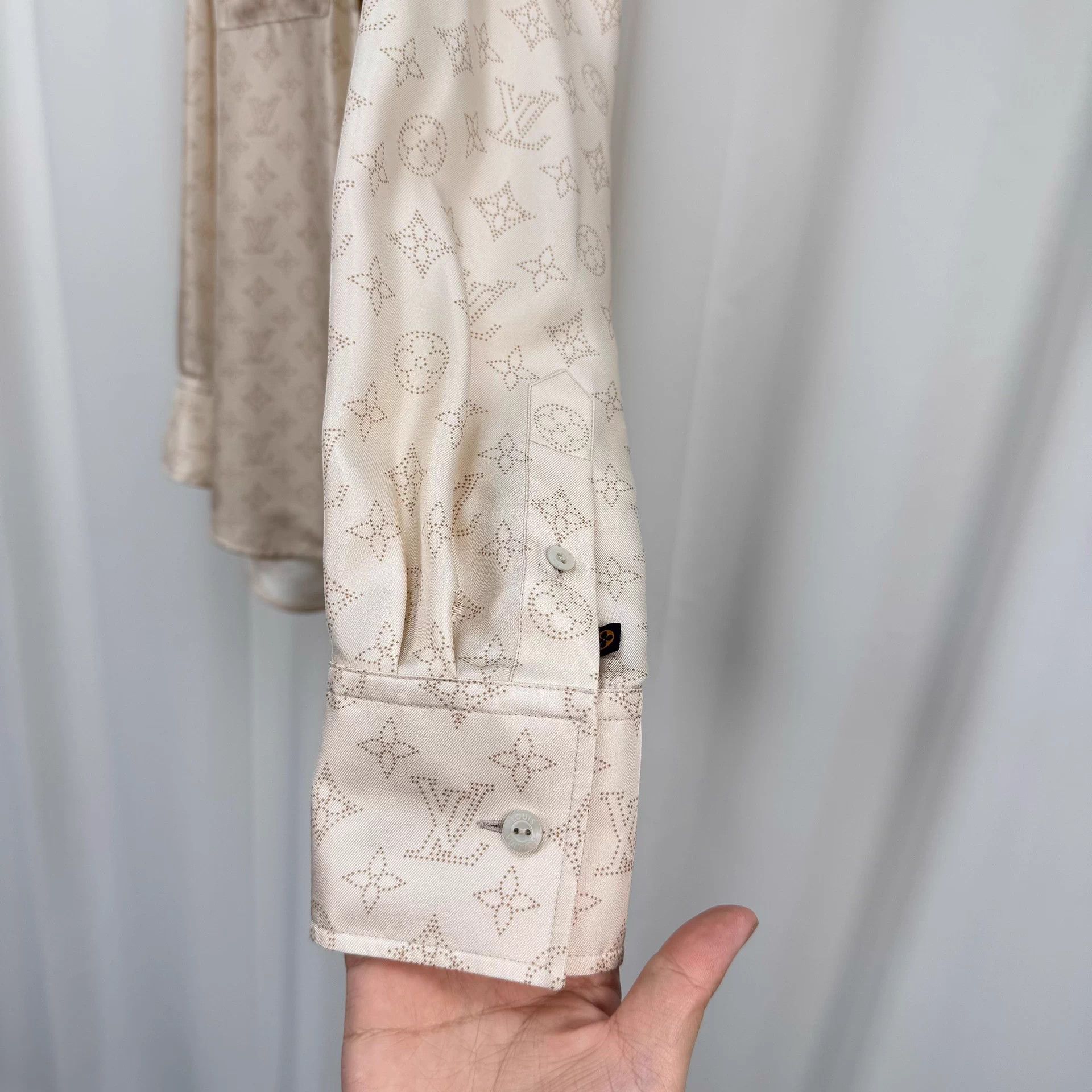 Louis Vuitton LV 24FW Monogram All Over Silk Shirt 36 98 New Size XS / US 0-2 / IT 36-38 - 4 Thumbnail