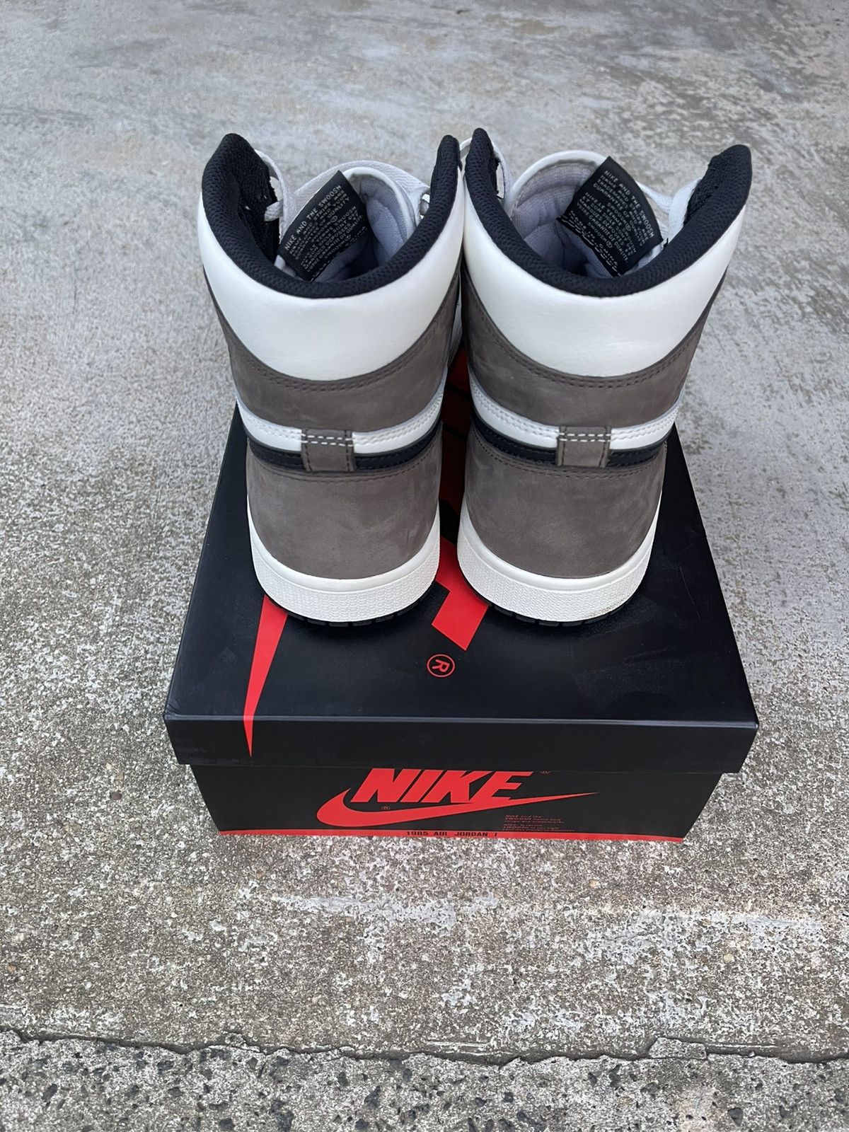 Jordan Brand Air Jordan 1 Retro High OG Dark Mocha Size US 9.5 / EU 42-43 - 3 Thumbnail