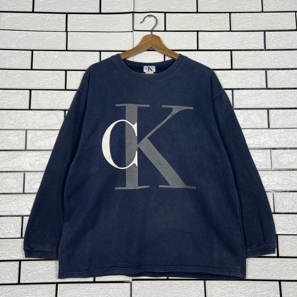 Calvin Klein CALVIN KLEIN Big Logo Crewneck Sweater Pullover #3940-C180 Size US M / EU 48-50 / 2 - 1 Thumbnail