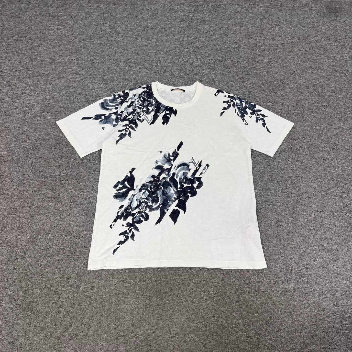 Louis Vuitton White Short Sleeve Floral Print T-Shirt Size US XXL / EU 58 / 5 - 1 Thumbnail