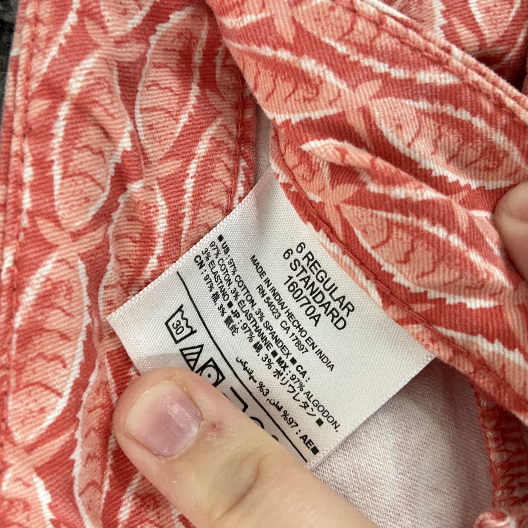Old Navy OLD NAVY Pixie Pants Chino Women’s 6 Regular Pink Fish Pattern Pockets Size 28" / US 6 / IT 42 - 7 Thumbnail