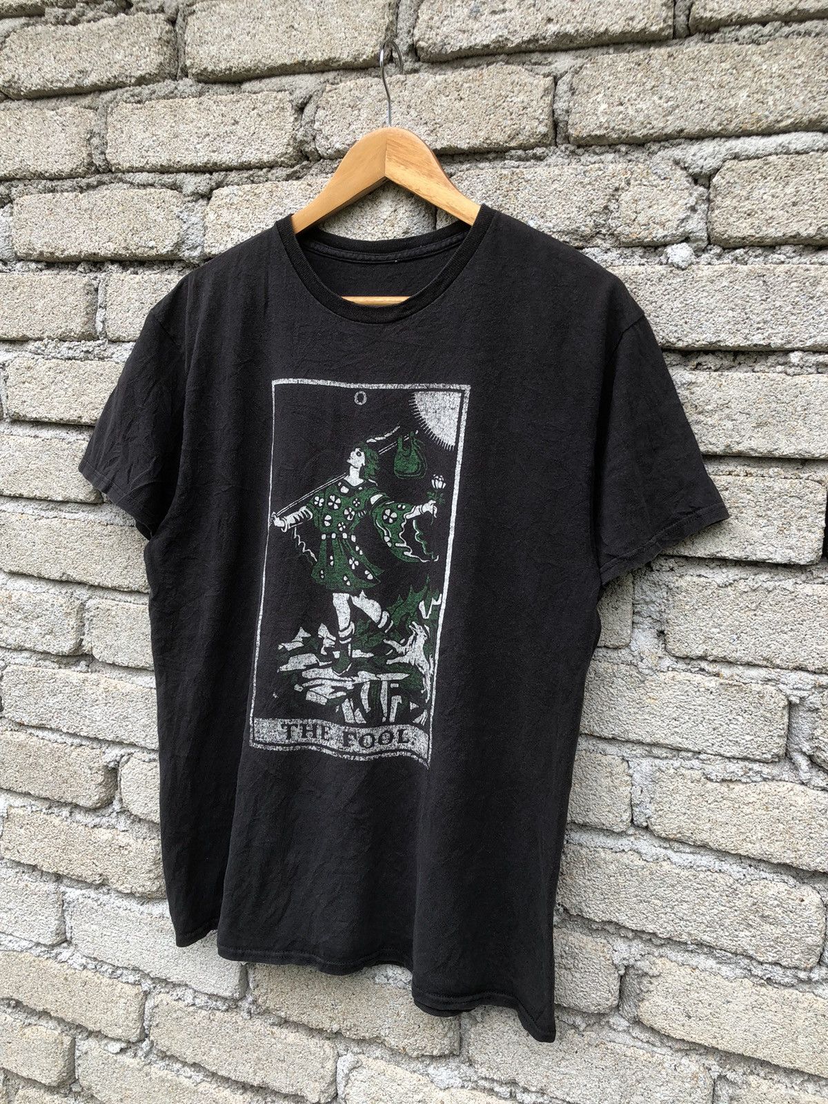 Band Tees × Vintage Vintage Sunfaded The Fool Tarot Card Tshirt Size US L / EU 52-54 / 3 - 4 Thumbnail