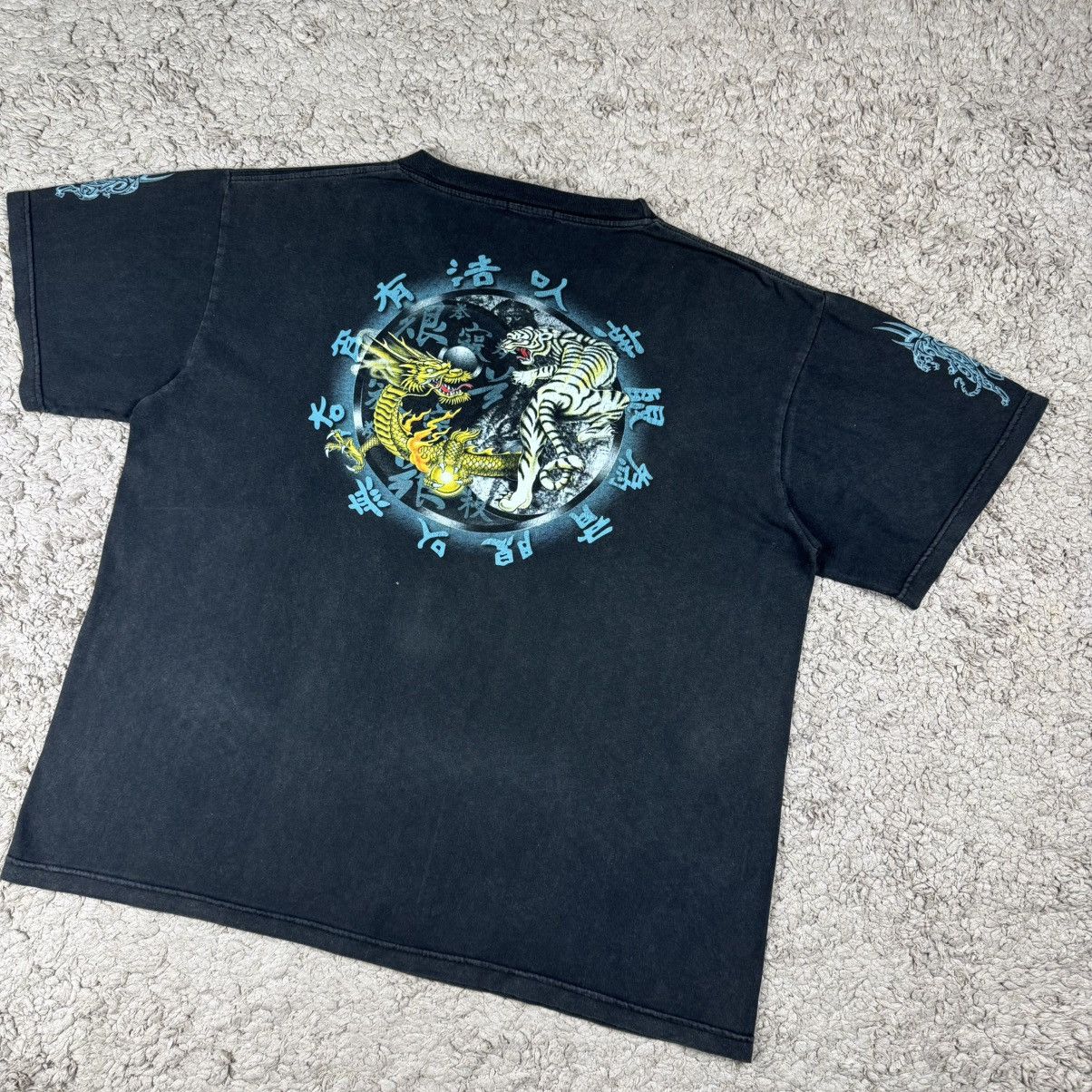 Vintage Vintage Graphic Dragon and White Tiger YIN AND YANG T-shirt Size US L / EU 52-54 / 3 - 4 Thumbnail