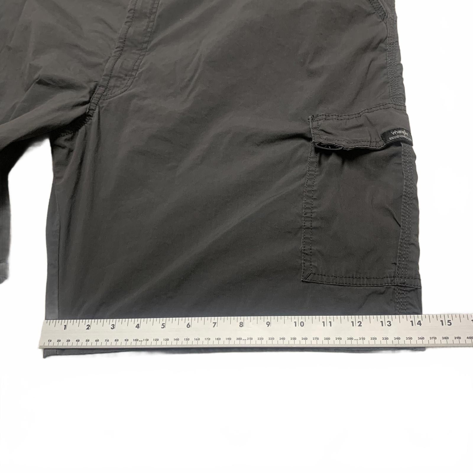 Wrangler Wrangler Men's Sz 48 Gray Cargo Shorts W49 Size US 44 / EU 60 - 8 Thumbnail