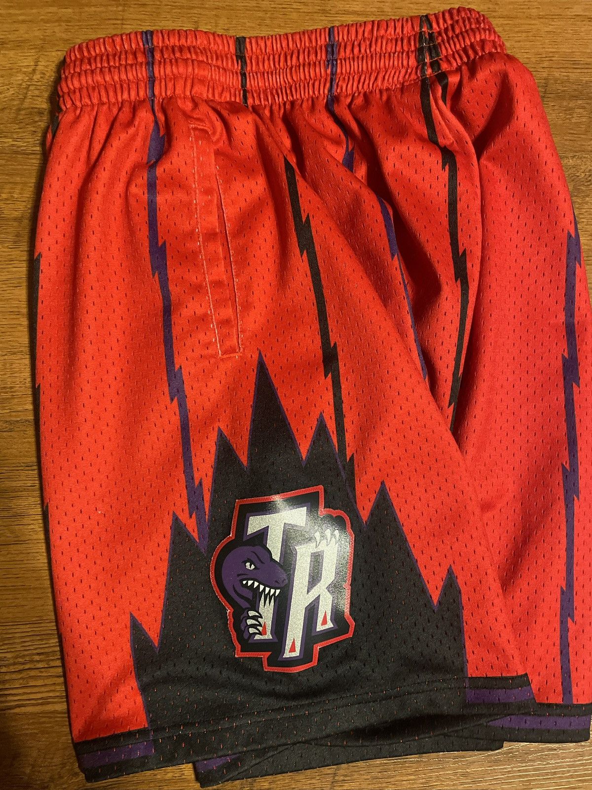 Mitchell & Ness Mitchell & Ness NBA Hardwood Classics Toronto Raptors Shorts Size US 32 / EU 48 - 6 Thumbnail