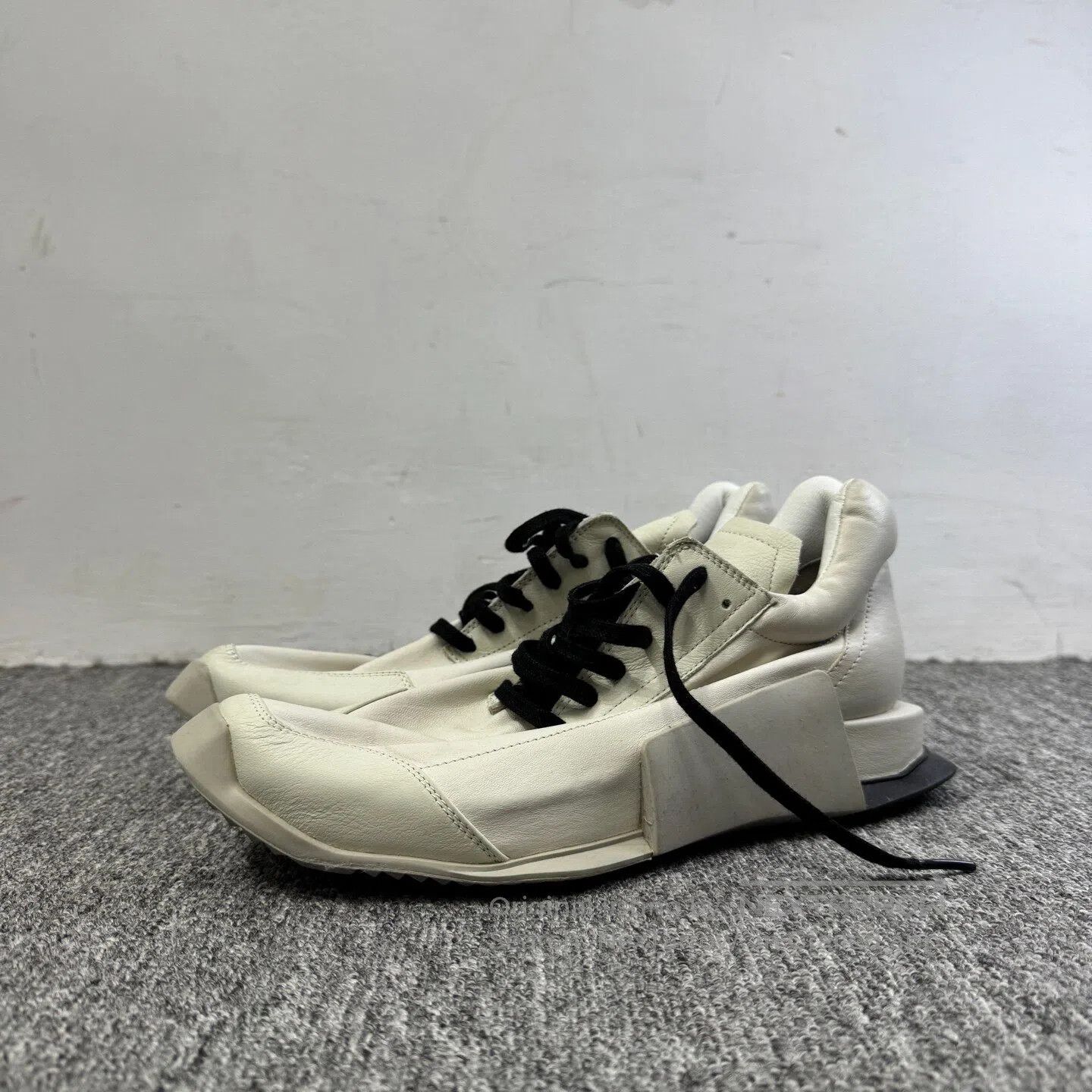 Adidas #REF! Size US 7.5 / EU 40-41 - 1 Thumbnail