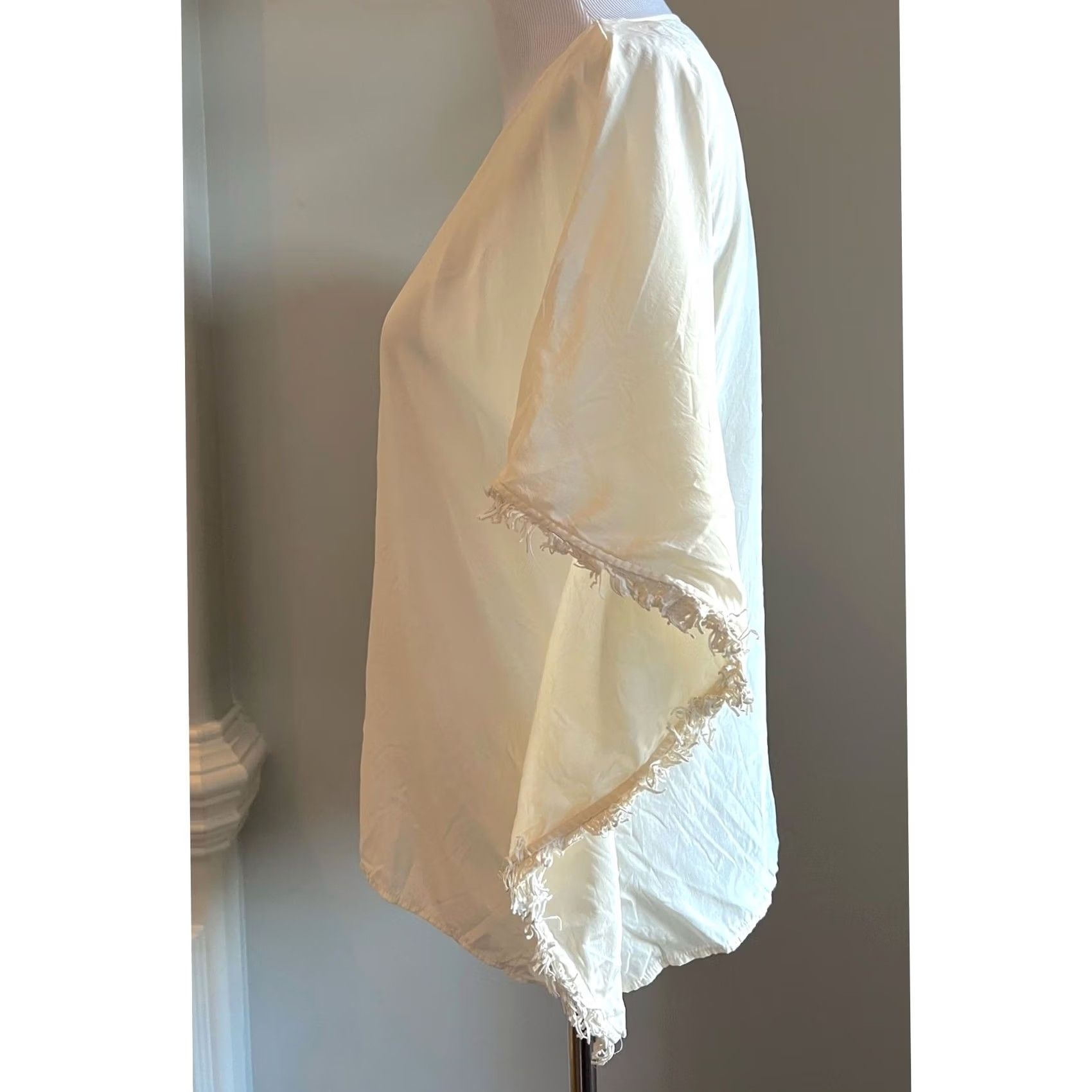 Vintage Marie Oliver Silk Blouse Top Fringe Ivory Cream V-Neck Women’s XXS Blouse Silk Fringe Tunic Womens XS (2XS) Size XXS / US 00 / IT 34 - 3 Thumbnail