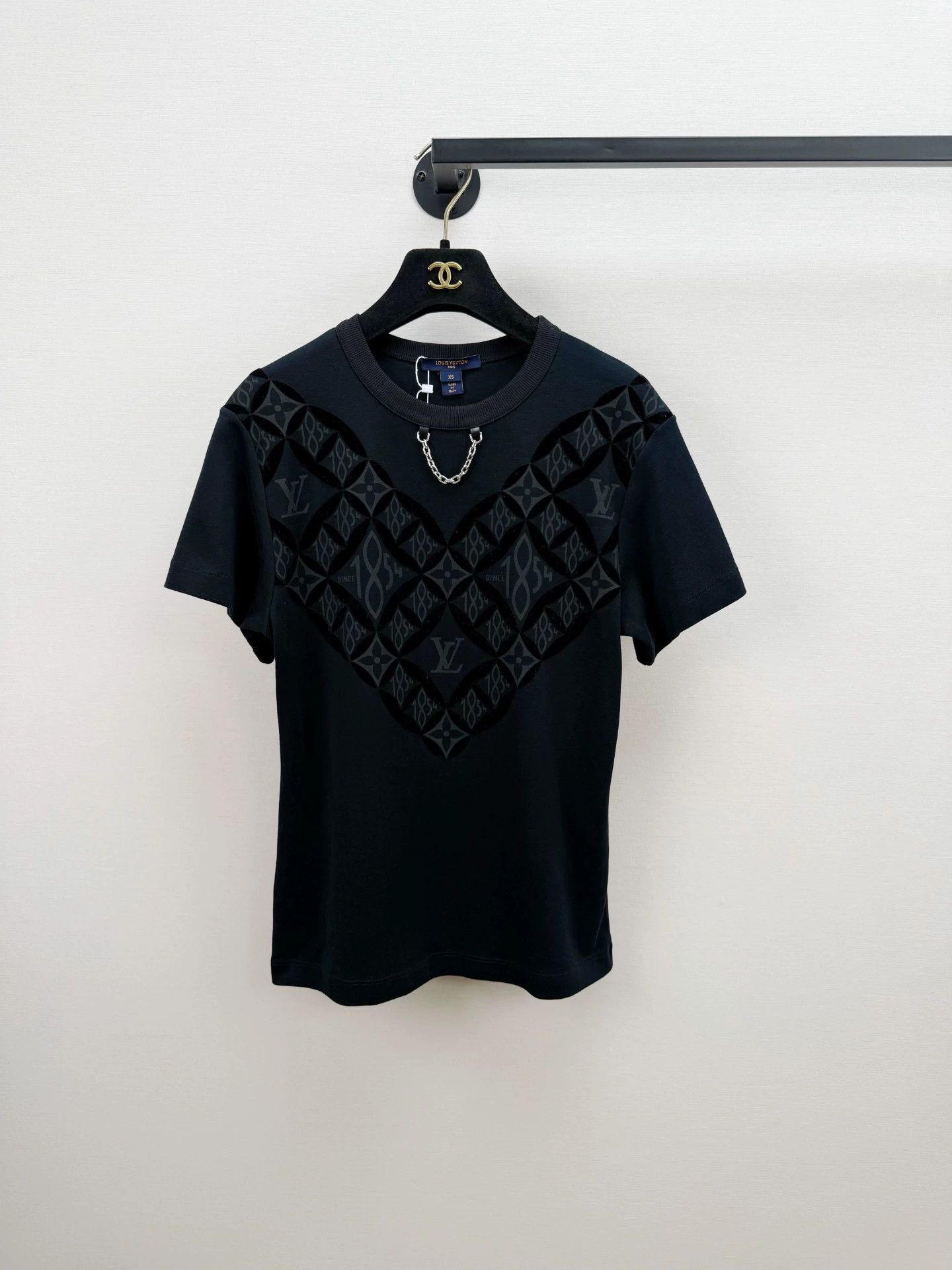 Louis Vuitton Louis Vuitton LV short-sleeved shirt Size XS / US 0-2 / IT 36-38 - 1 Thumbnail