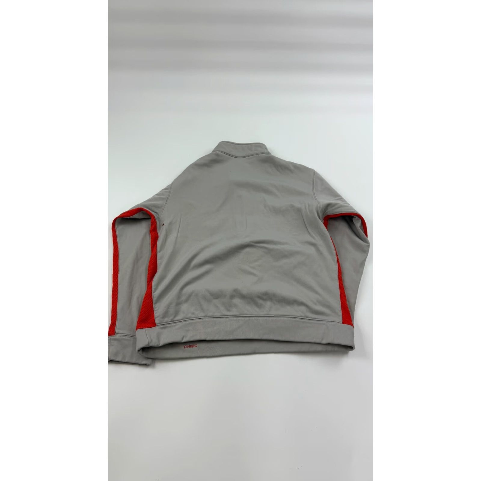 Nike VINTAGE Nike Track Jacket Mens Medium Gray 1/4 Zip Pullover Short Sleeve? Wait. Size US M / EU 48-50 / 2 - 2 Thumbnail