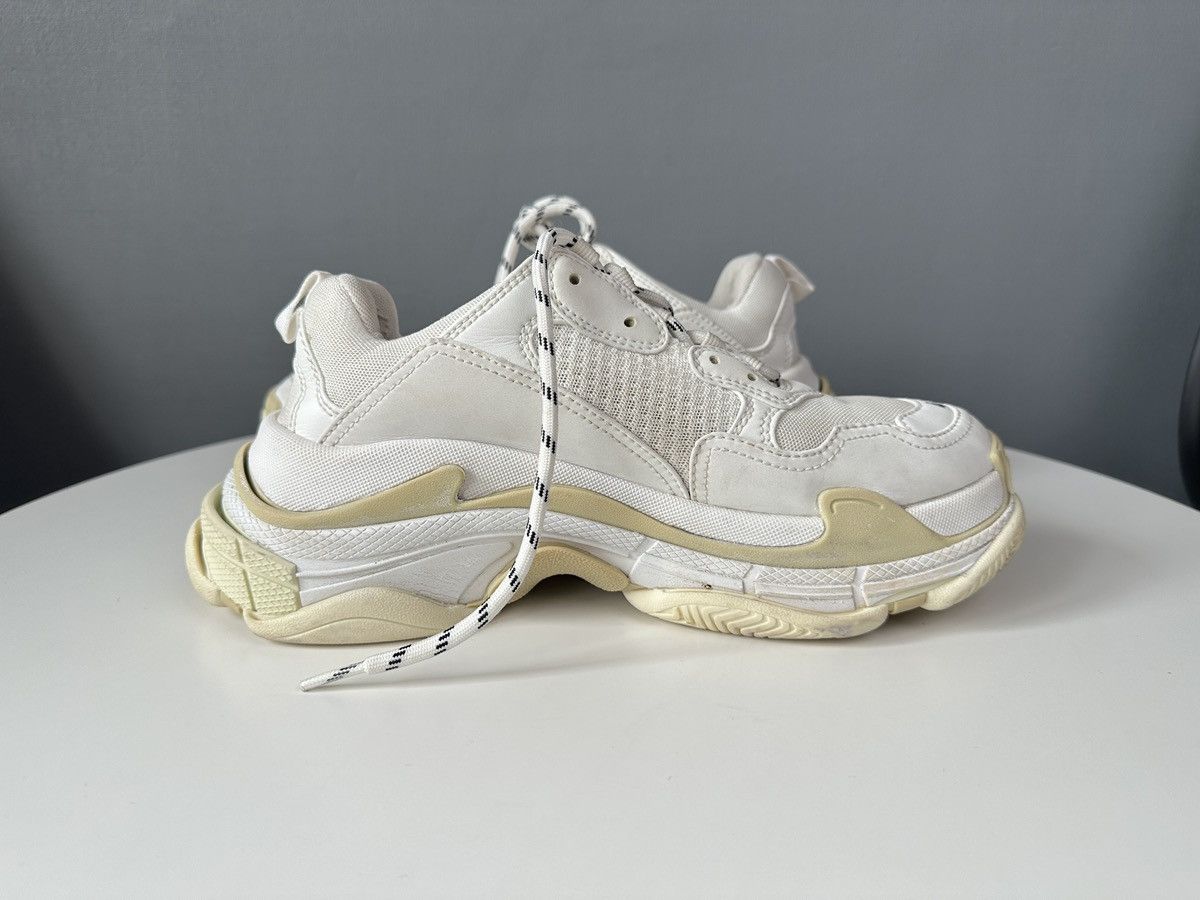 Balenciaga BALENCIAGA Triple S Women’s Sneakers White EU 40 Unisex Size US 10 / IT 40 - 9 Thumbnail