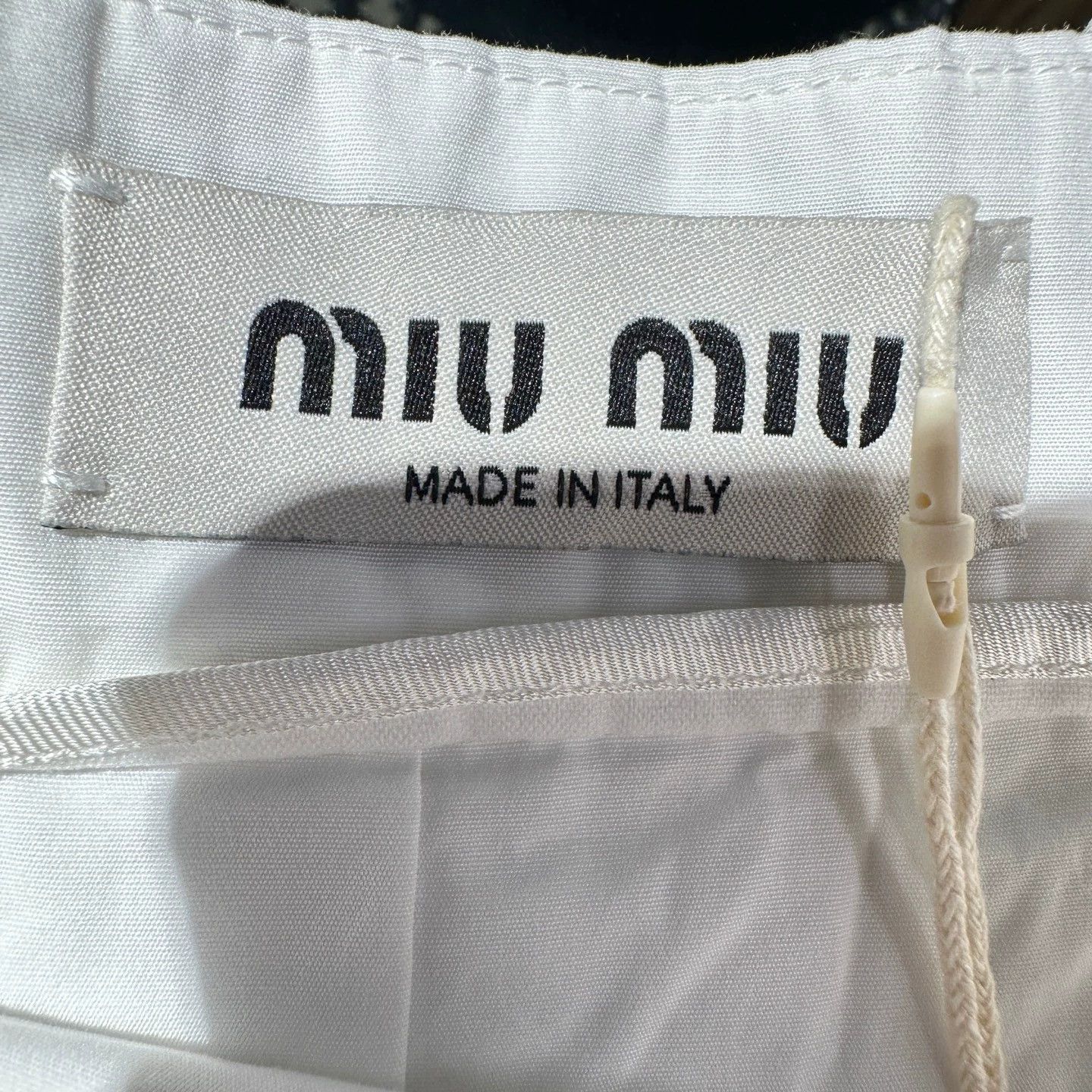 Miu Miu MIU MIU Slogan Embroidered Pleated Cotton Skirt Size 36 Size 25" / US 0 / IT 36 - 3 Thumbnail
