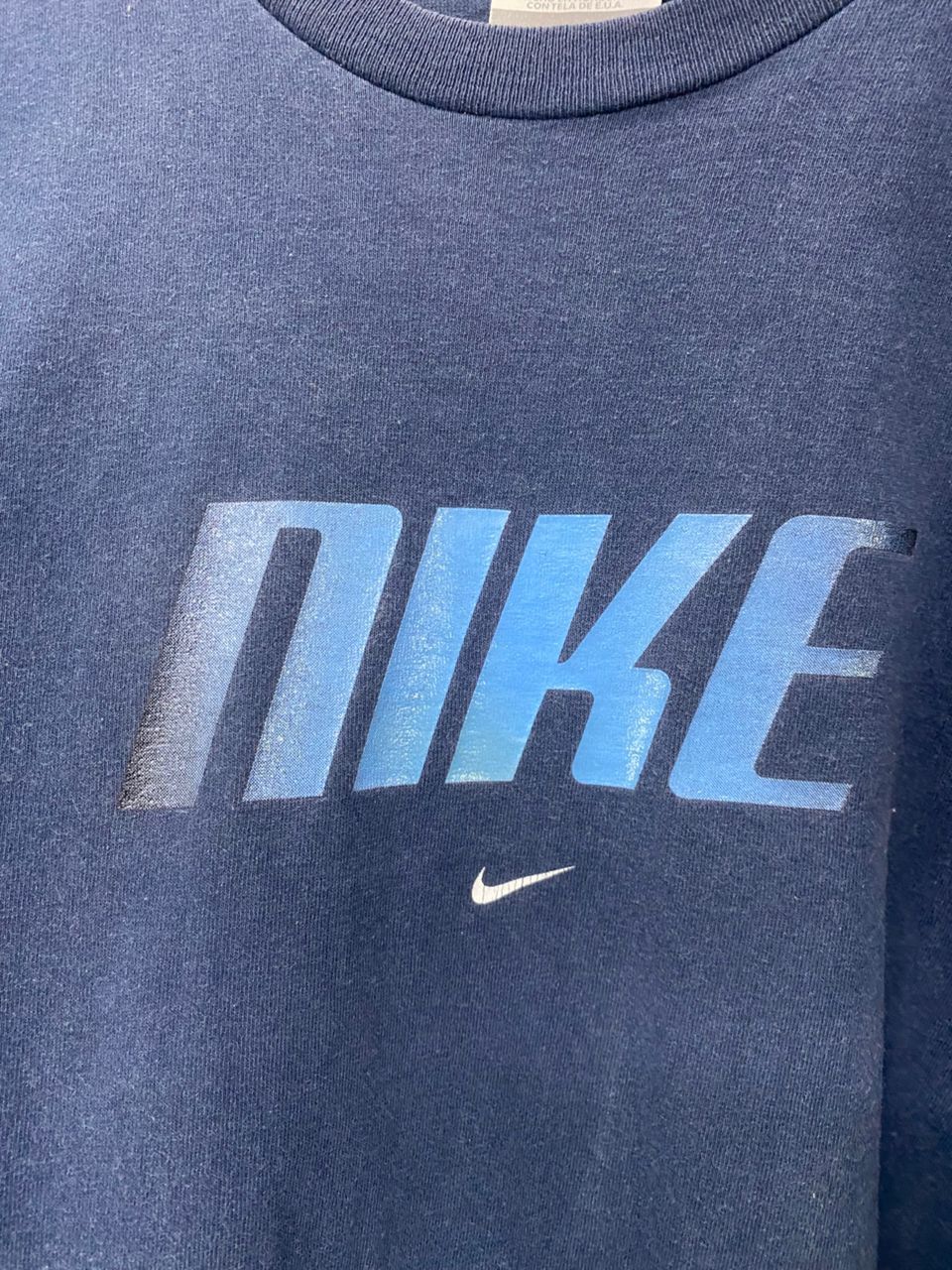 Nike Vintage Nike Swoosh Sportwear Tshirt Size US M / EU 48-50 / 2 - 3 Thumbnail