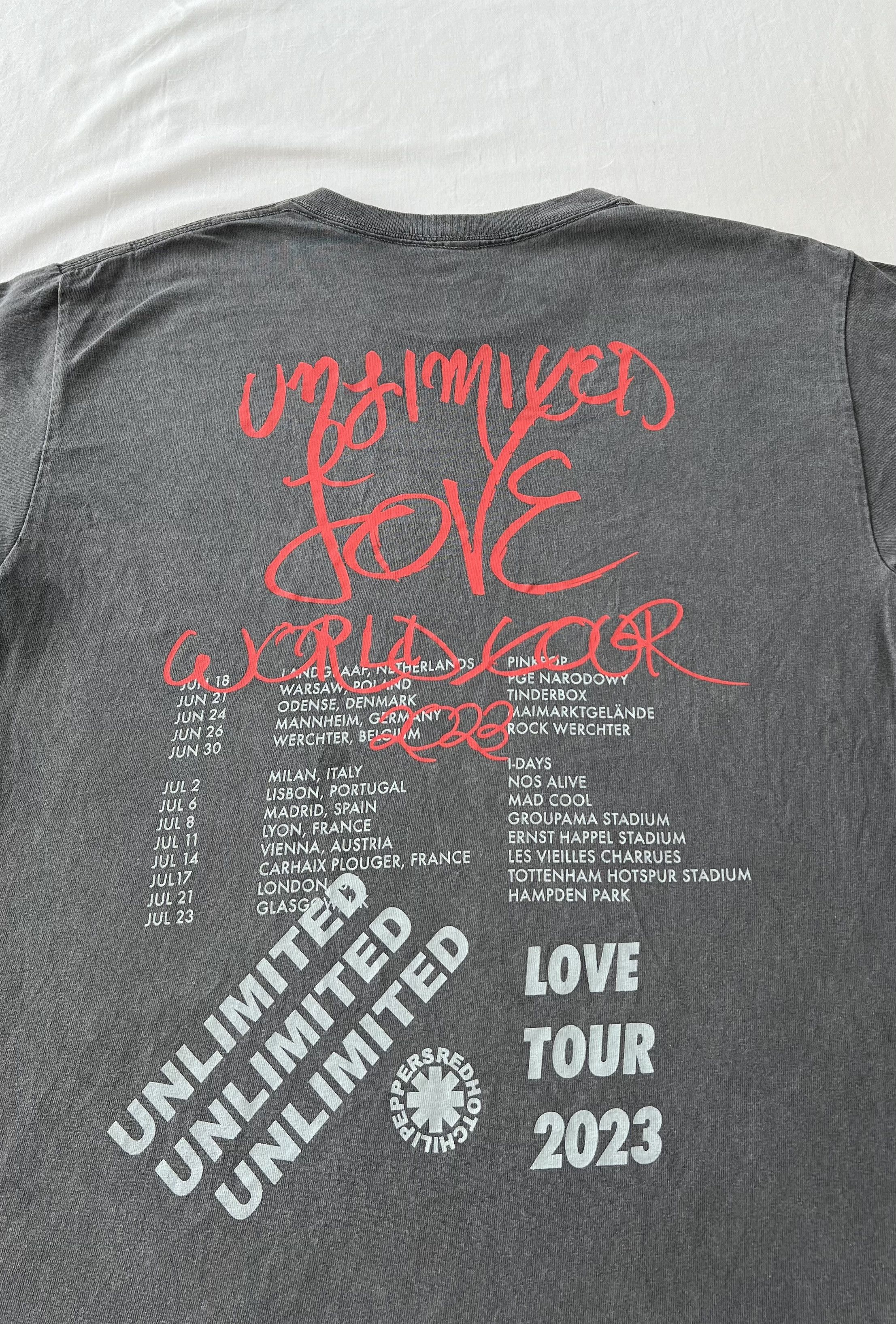 Band Tees Red Hot Chili Peppers Unlimited Love World Tour 2023 T-shirt Size US M / EU 48-50 / 2 - 19 Thumbnail