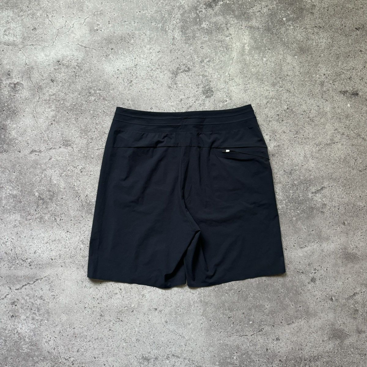 On On Cloud Hybrid Shorts Quick Dry Running Gear Solid Black Size US 30 / EU 46 - 7 Thumbnail